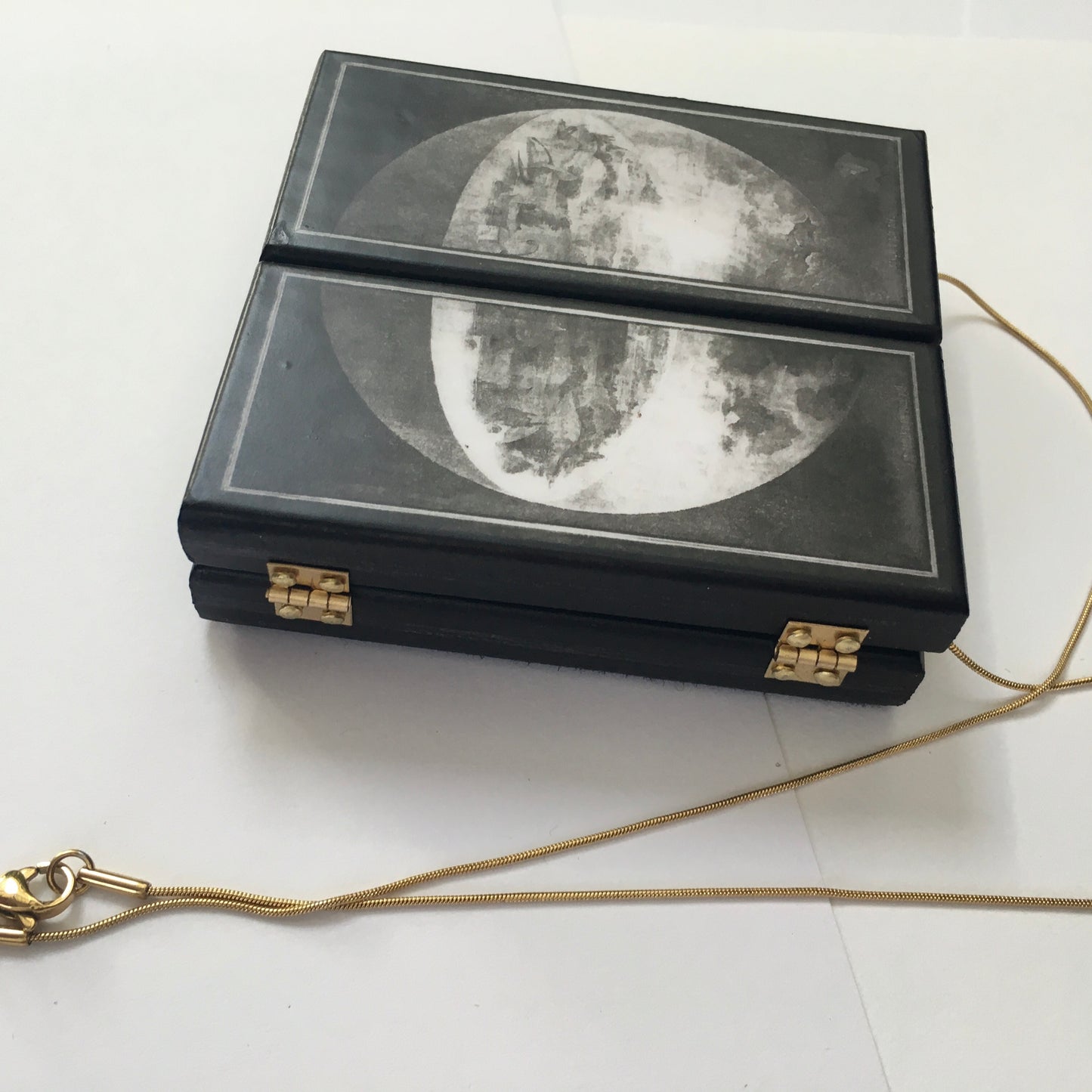 Grisalla, outsider paneles. A fully functioning, reproduction in miniature of the three panelled masterpiece, Garden of Earthly Delights by Hieronymus Bosch, turned into a beguiling necklace.
