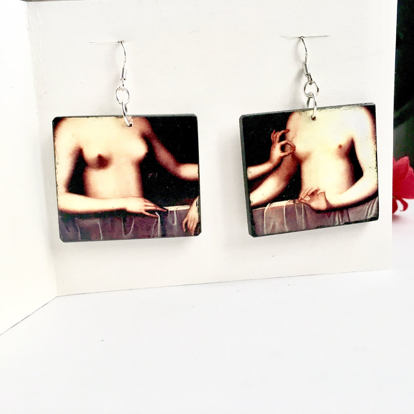 Statement mismatched earrings Ecole Fontainebleau