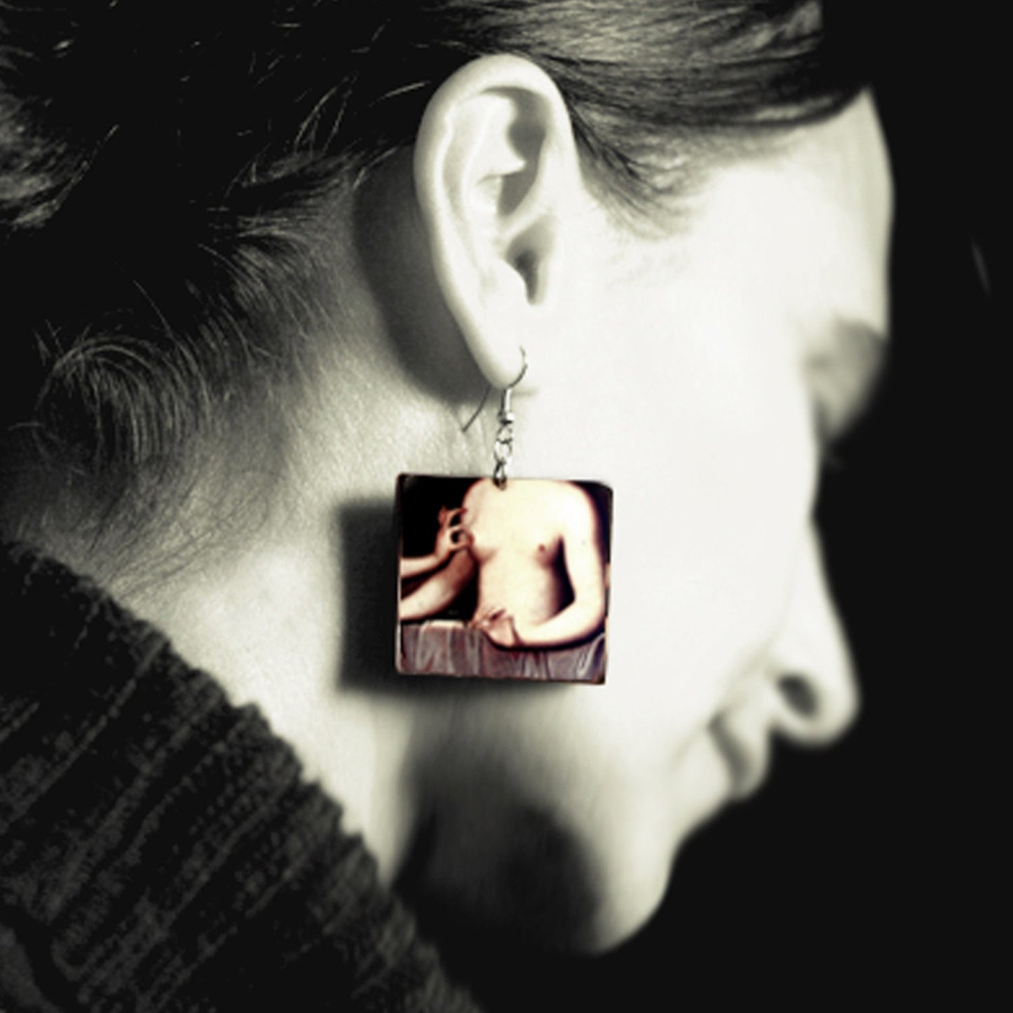 Statement mismatched earrings Ecole Fontainebleau