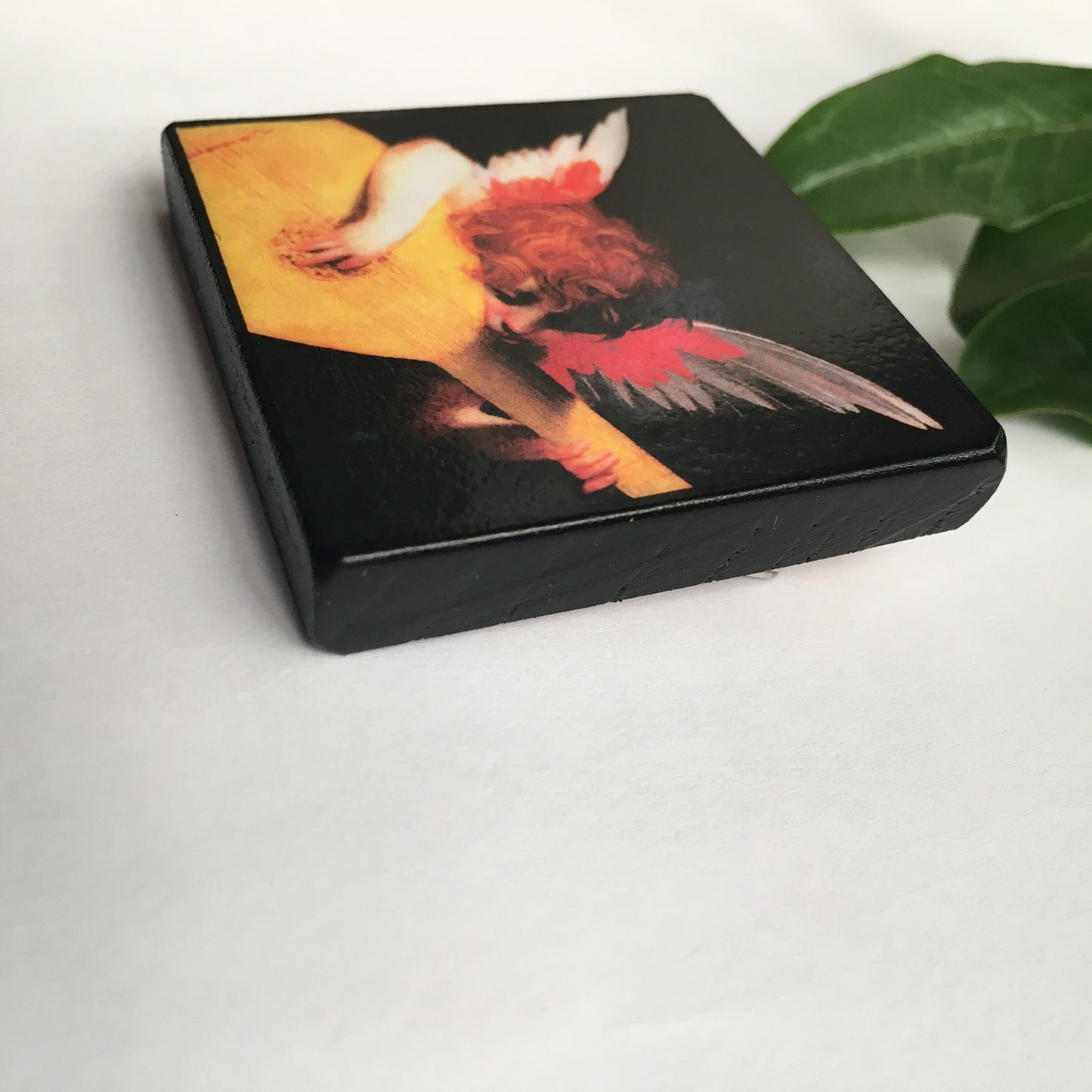 Wooden square brooch pin jewellery with an oil painting image by the Renaissance Italian artist Rosso Fiorentino. Dimensions approx. 4.3cm each side and c. 4mm in depth. Finished with Pin back, silver-plated steel, 4 cm with locking bar lead and nickel free, the brooch is backed with black velvet.