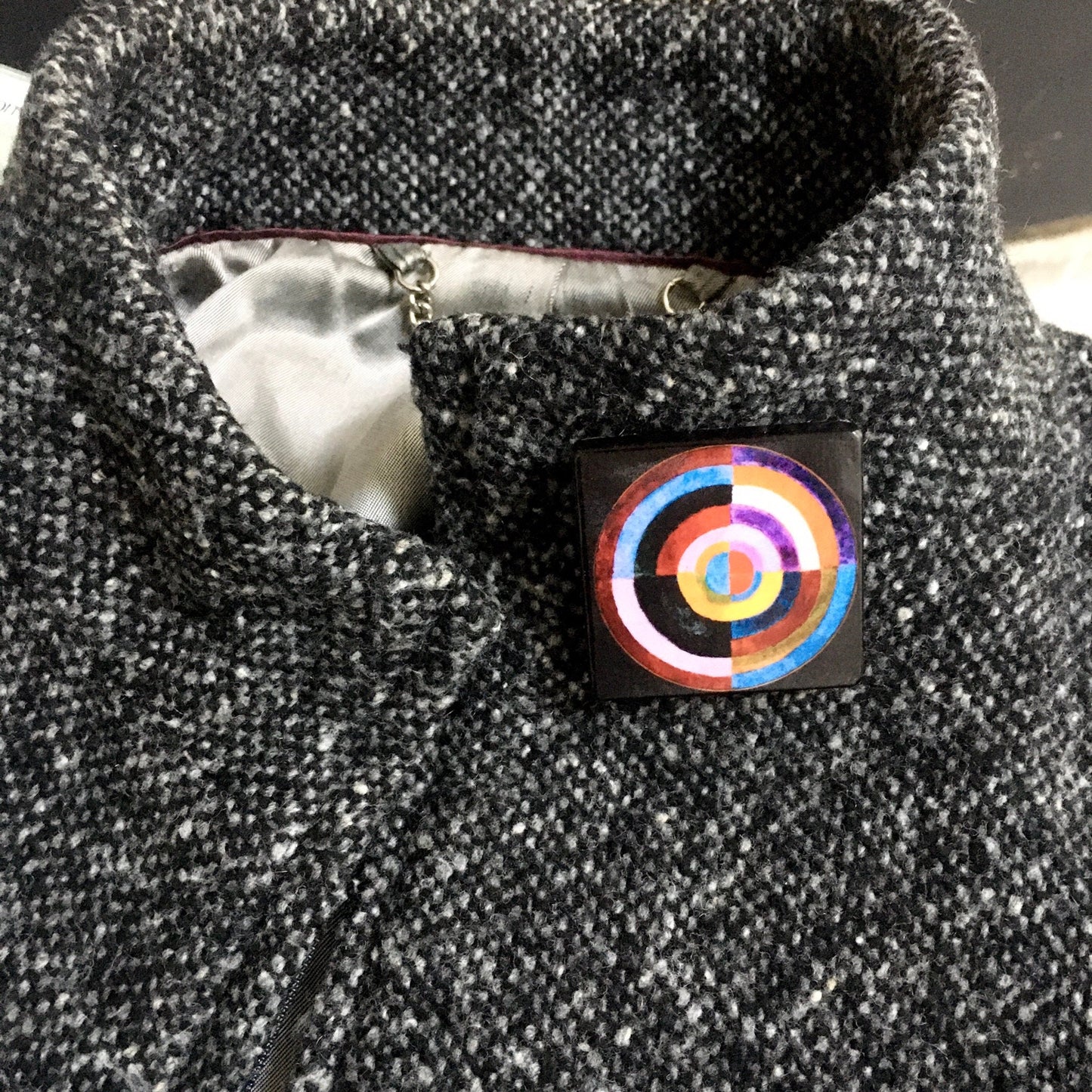 Geometric wooden brooch. Robert Delaunay, Disque Simultane' 1912. Abstract art, colorful jewellery by Obljewellery sustainable gifts.