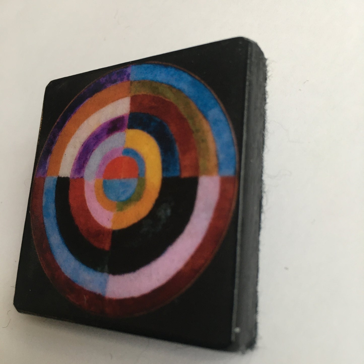 Geometric wooden brooch. Robert Delaunay, Disque Simultane' 1912. Abstract art, colorful jewellery by Obljewellery sustainable gifts.