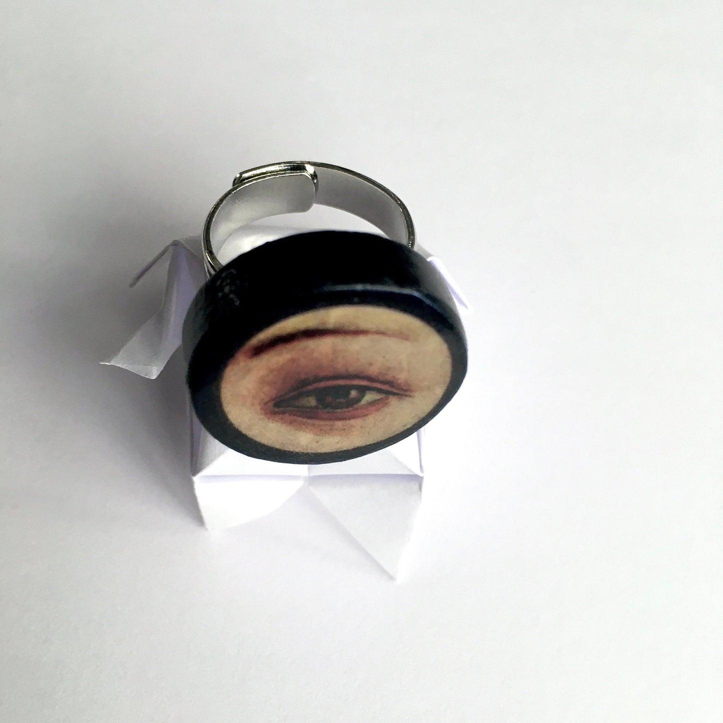 Lover’s eye, wooden ring. Botticelli art image ring. Eccentric gift.