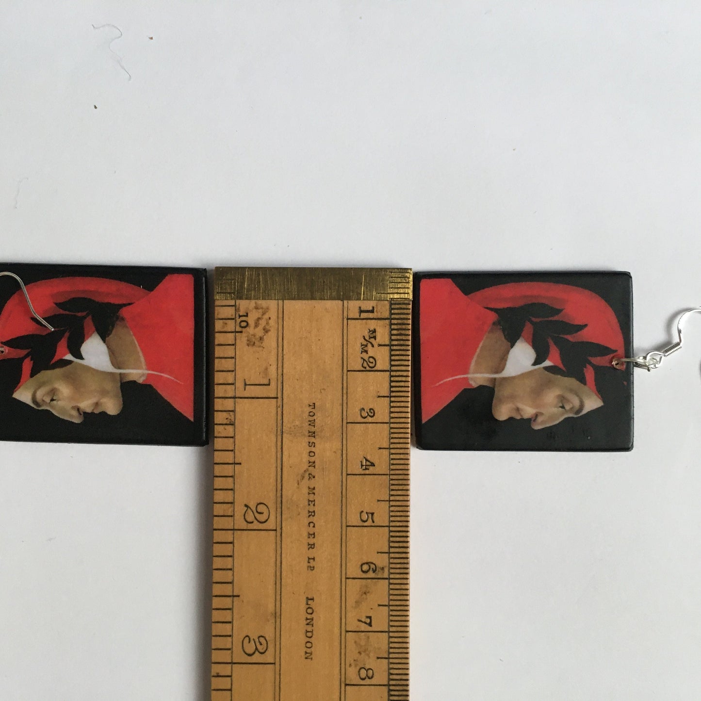Botticelli artsy earrings. Dante Alighieri.