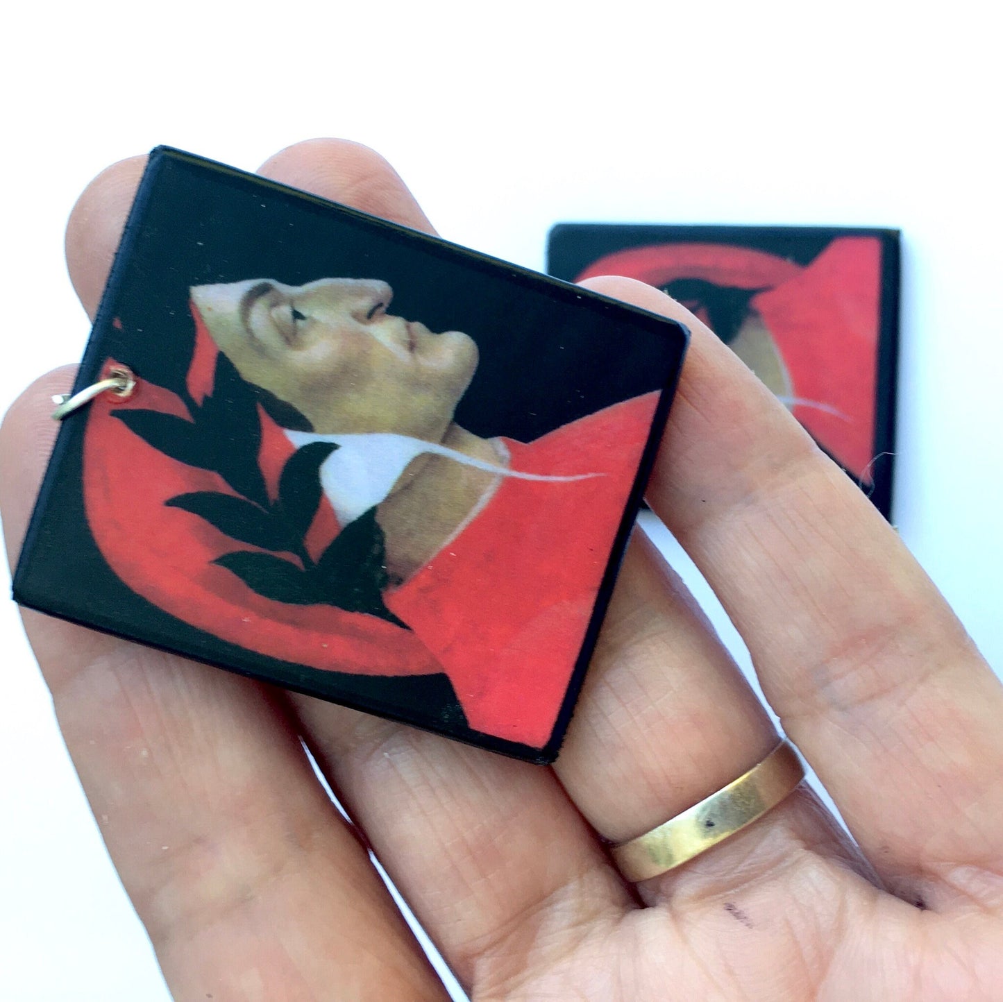 Botticelli artsy earrings. Dante Alighieri.