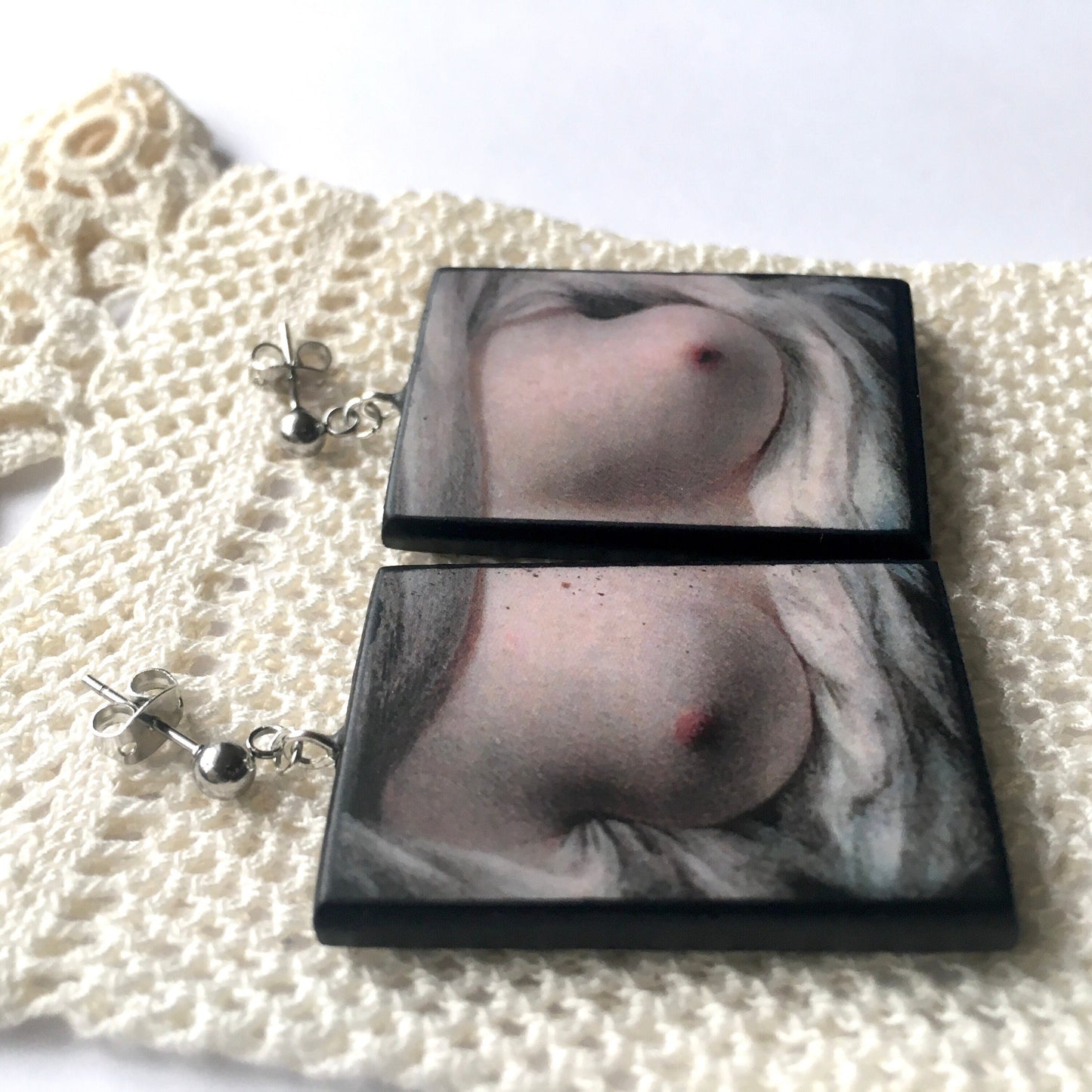Sustainable wooden handmade stud earrings inspired by the American artist Sarah Goodridge and her miniature painting Beauty Revealed. Obljewellery mismatched earrings