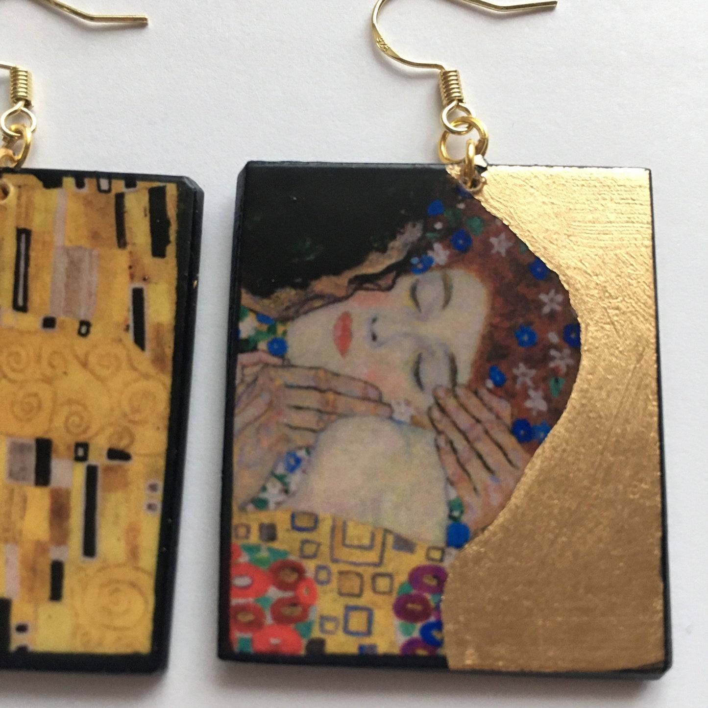 Gustave Klimt, the Kiss, art earrings. Engagement gift earrings. Symbol of love, Romantic gift earrings on wood with French gold leaf details. Statement gift earrings. The Kiss, one of the most famous paintings by Gustav Klimt,