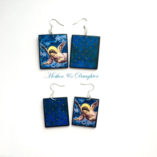 Giotto earrings, set o two pair of different size with art details from Cappella degli Scrovegni. Mother and daughter sustainable, artsy gift. Lightweight earrings on sustainable wood and sterling silver hooks earrings with a lapislaz starry sky and an angel.