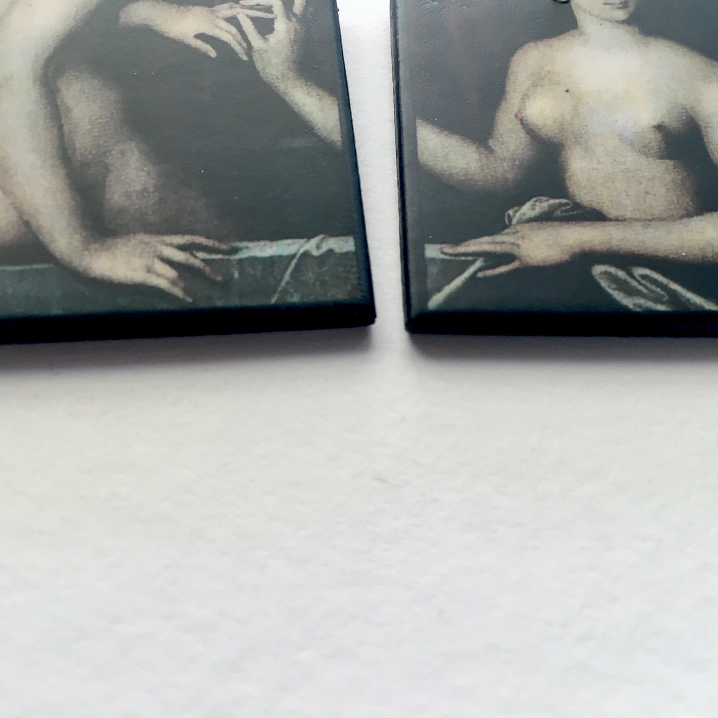 Ecole de Fontainebleau ser detail earrings