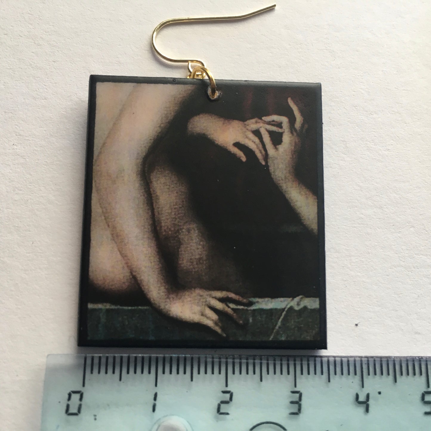Ecole de Fontainebleau ser detail earrings