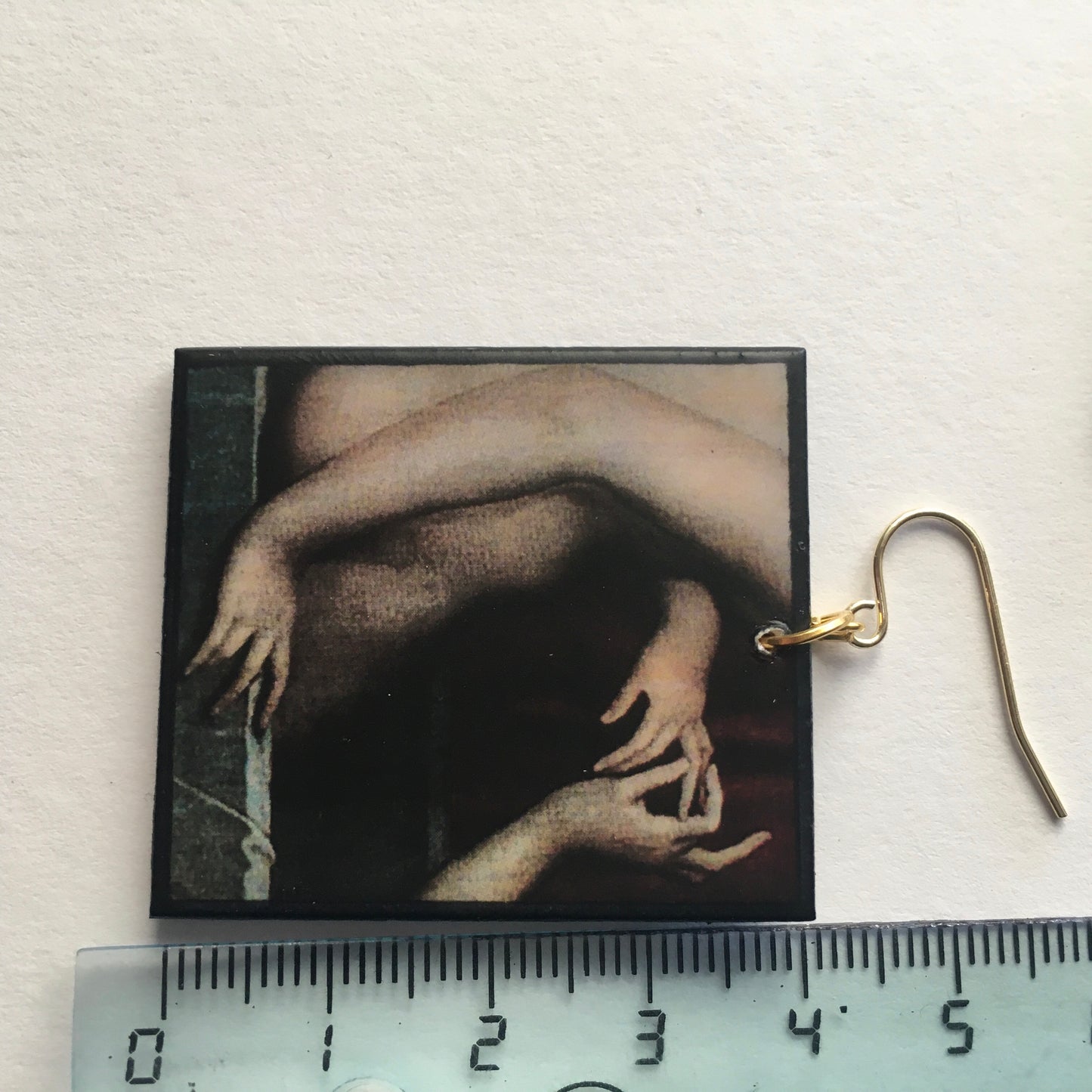 Ecole de Fontainebleau ser detail earrings