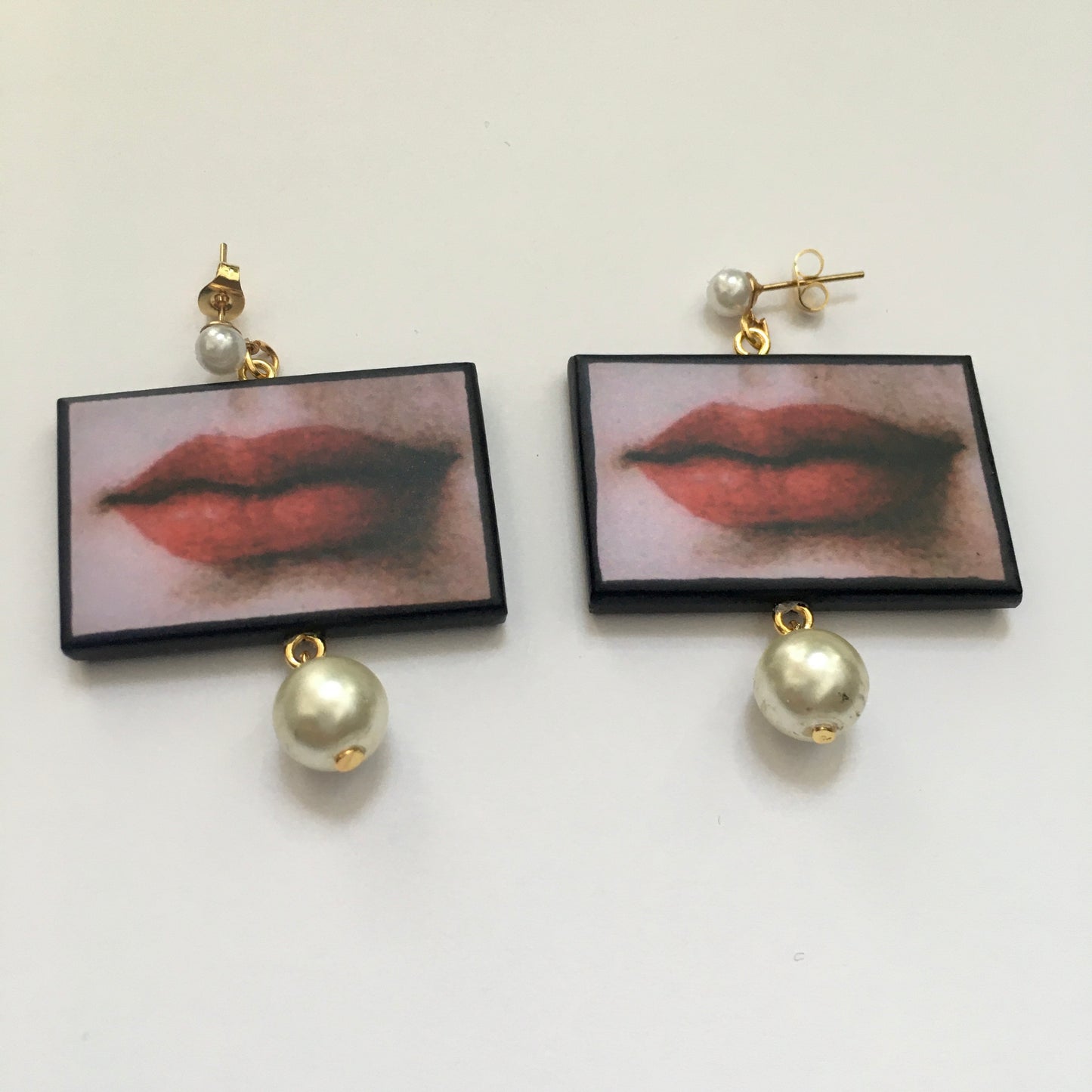 Museum-Inspired Sustainable Earrings Lips earrings with pearls Obljewellery