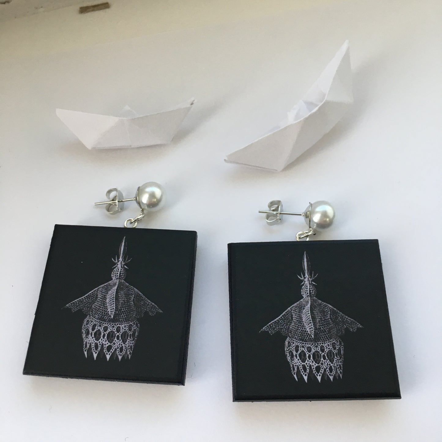 Sustainable wood earrings with stud pearls inspired by Ernst Haeckel marine shells, radiolaria black and white illustration. These earrings are completely handmade by Obljewellery