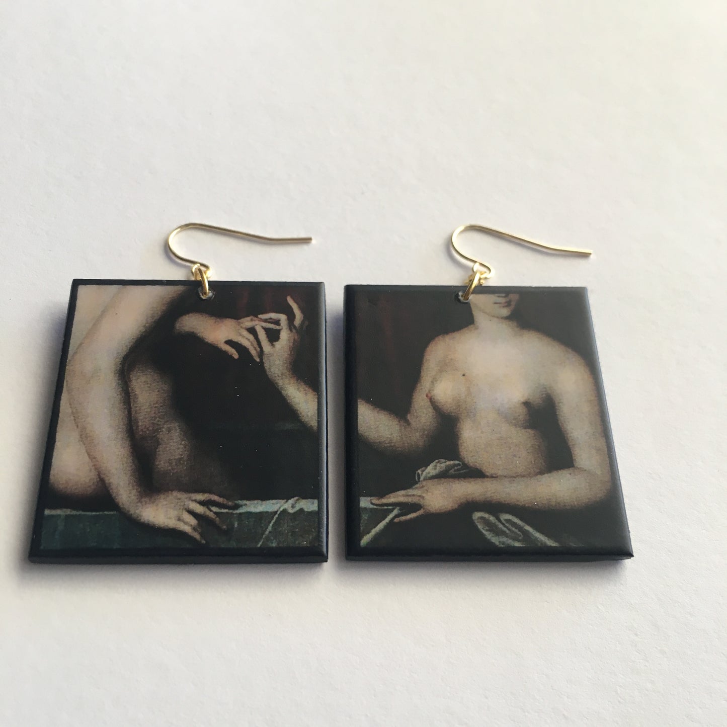 Sensual art detail earrings handmade from sustainable wood by Obljewellery. The detail comes from a painting by Ecole de Fontainebleau, two necked women engagement ring moment.