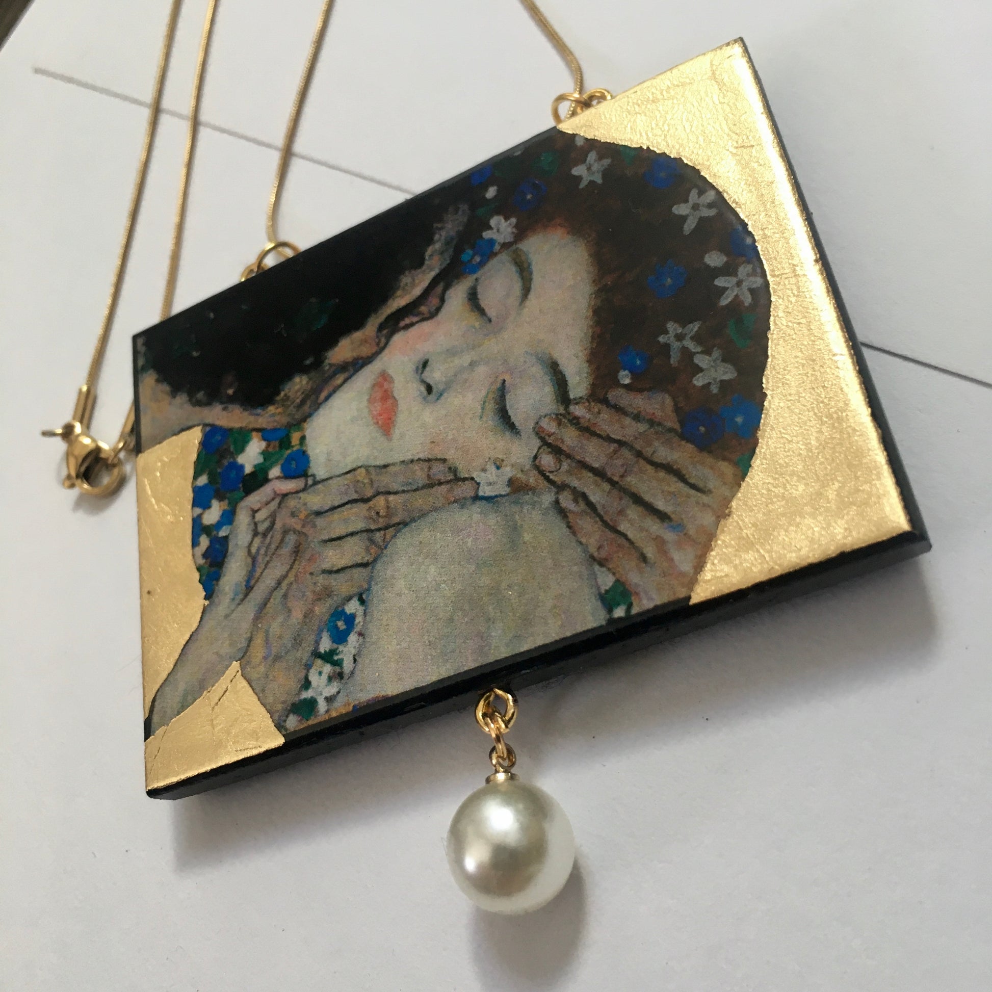 Museum-Inspired Sustainable Necklace Gustav Klimt “The Kiss” Art Pendant Necklace with Pearl &amp; Gold Leaf Obljewellery