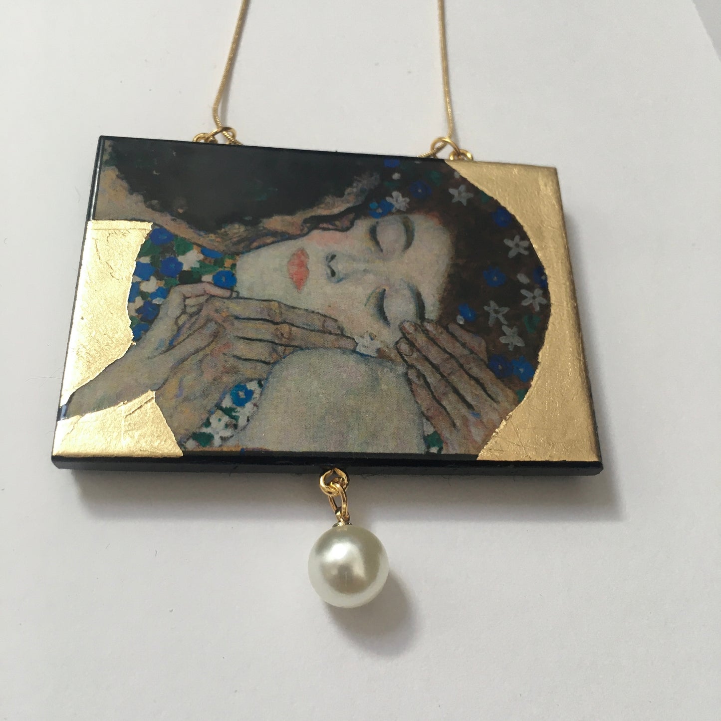 Museum-Inspired Sustainable Necklace Gustav Klimt “The Kiss” Art Pendant Necklace with Pearl &amp; Gold Leaf Obljewellery