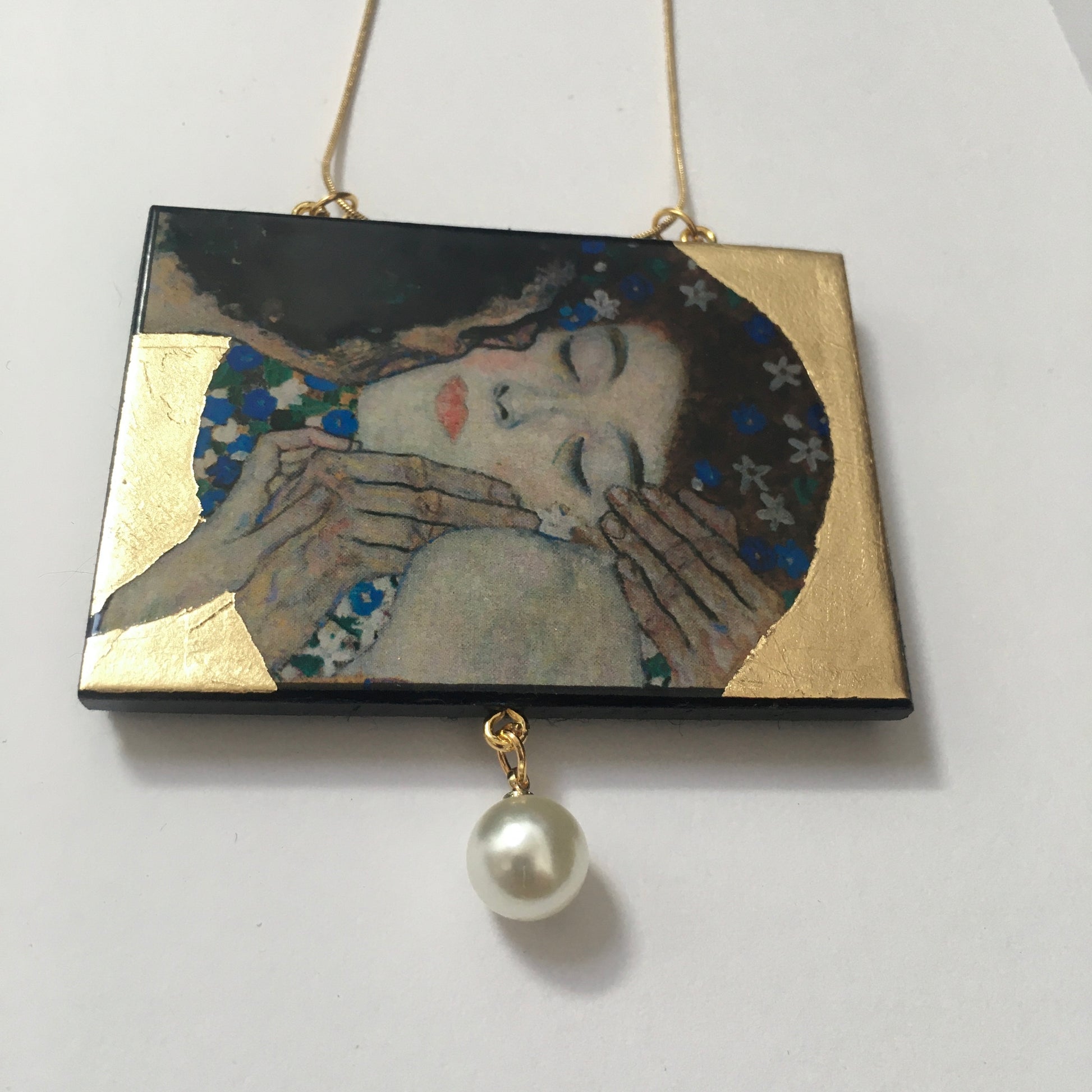 Museum-Inspired Sustainable Necklace Gustav Klimt “The Kiss” Art Pendant Necklace with Pearl &amp; Gold Leaf Obljewellery