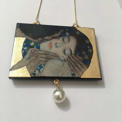 Museum-Inspired Sustainable Necklace Gustav Klimt “The Kiss” Art Pendant Necklace with Pearl &amp; Gold Leaf Obljewellery
