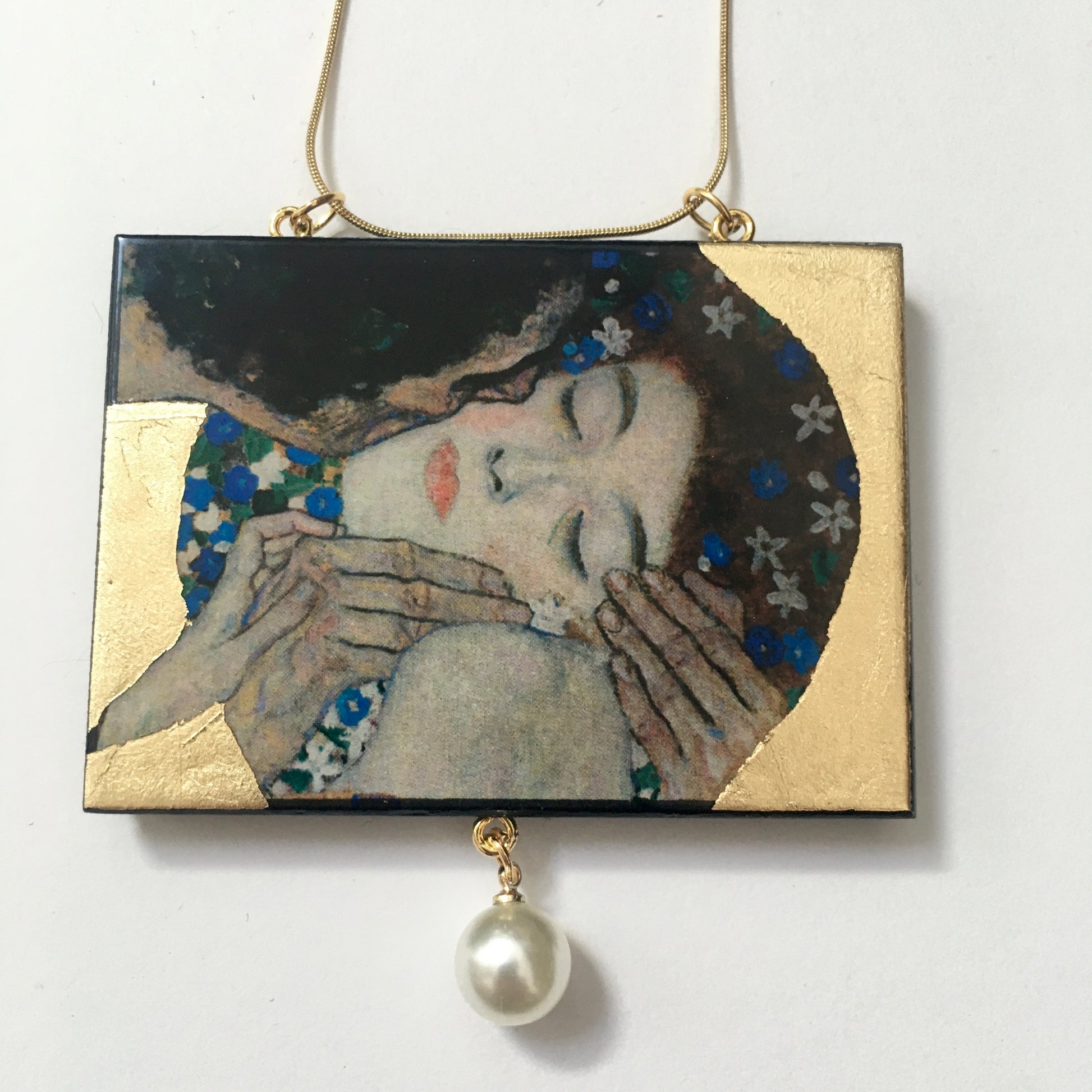Museum-Inspired Sustainable Necklace Gustav Klimt “The Kiss” Art Pendant Necklace with Pearl &amp; Gold Leaf Obljewellery
