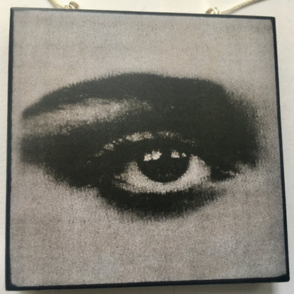 Museum-Inspired Sustainable Necklace Pop eye necklace Obljewellery