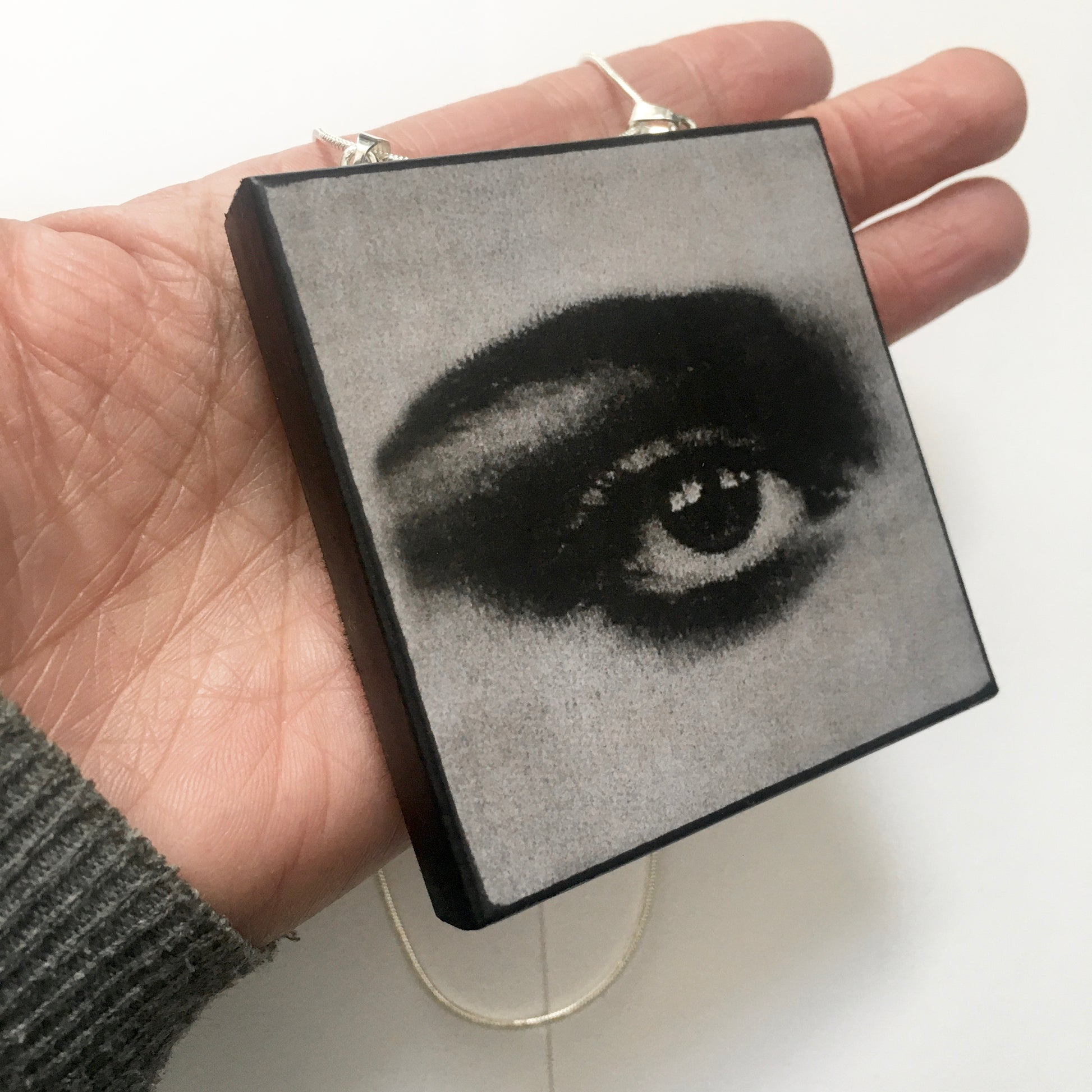 Museum-Inspired Sustainable Necklace Pop eye necklace Obljewellery