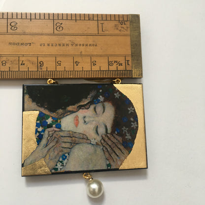 Museum-Inspired Sustainable Necklace Gustav Klimt “The Kiss” Art Pendant Necklace with Pearl &amp; Gold Leaf Obljewellery