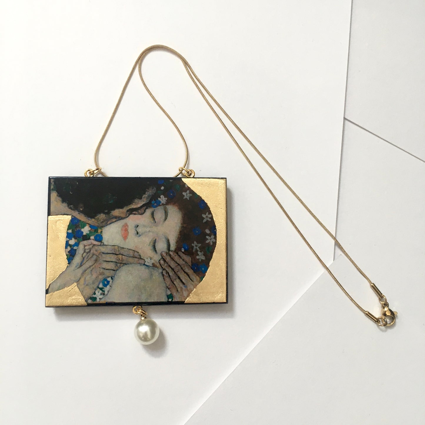Museum-Inspired Sustainable Necklace Gustav Klimt “The Kiss” Art Pendant Necklace with Pearl &amp; Gold Leaf Obljewellery