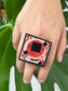 this 3.5 cm square ring with a geometric art design in shades of red and straw yellow inspired by the artist El Lissitzy, which will allow you to express your personality with elegance and sophistication.
Large rings are an essential accessory for those looking for a touch of distinction and style and are loved by those who want to stand out at an event or at any time in their daily lives, as they add a touch of glamour and sophistication to any outfit.