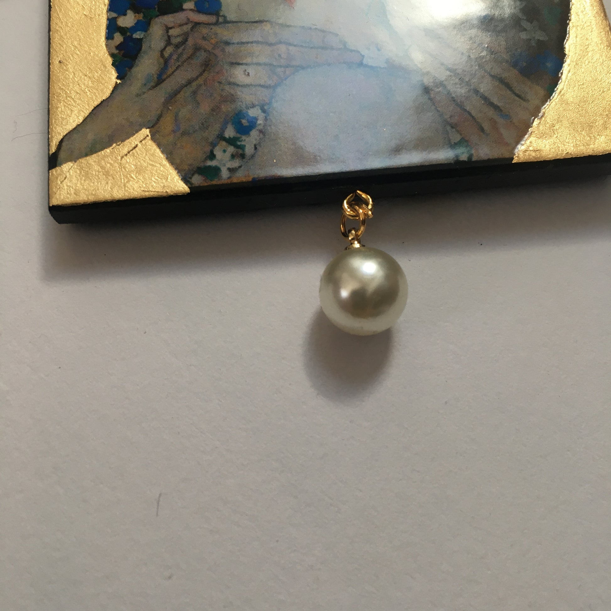 Museum-Inspired Sustainable Necklace Gustav Klimt “The Kiss” Art Pendant Necklace with Pearl &amp; Gold Leaf Obljewellery