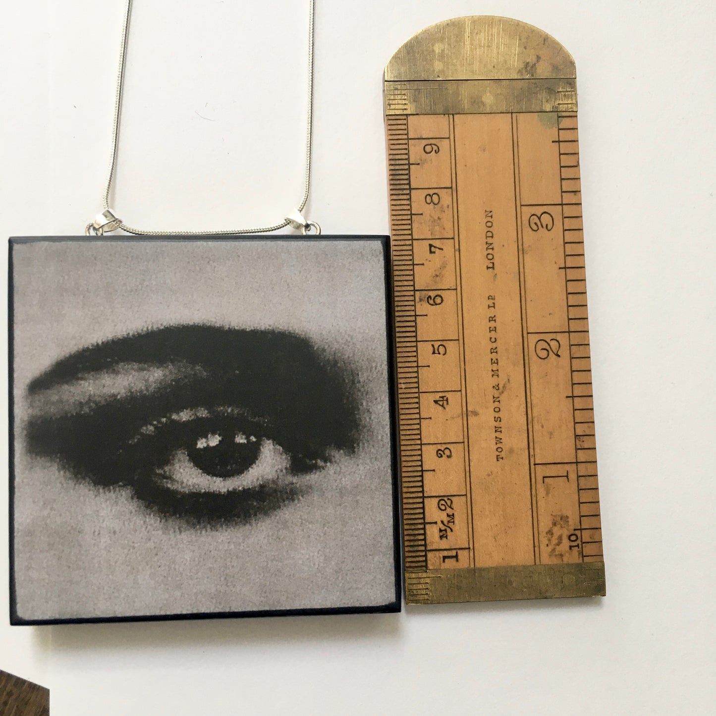 Museum-Inspired Sustainable Necklace Pop eye necklace Obljewellery