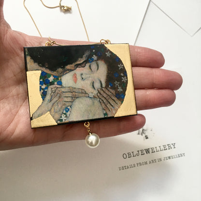 Museum-Inspired Sustainable Necklace Gustav Klimt “The Kiss” Art Pendant Necklace with Pearl &amp; Gold Leaf Obljewellery