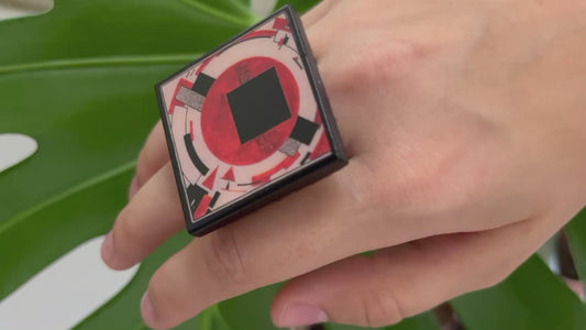 Anillo llamativo de arte geométrico El Lissitzky – Joyería de madera sostenible hecha a mano