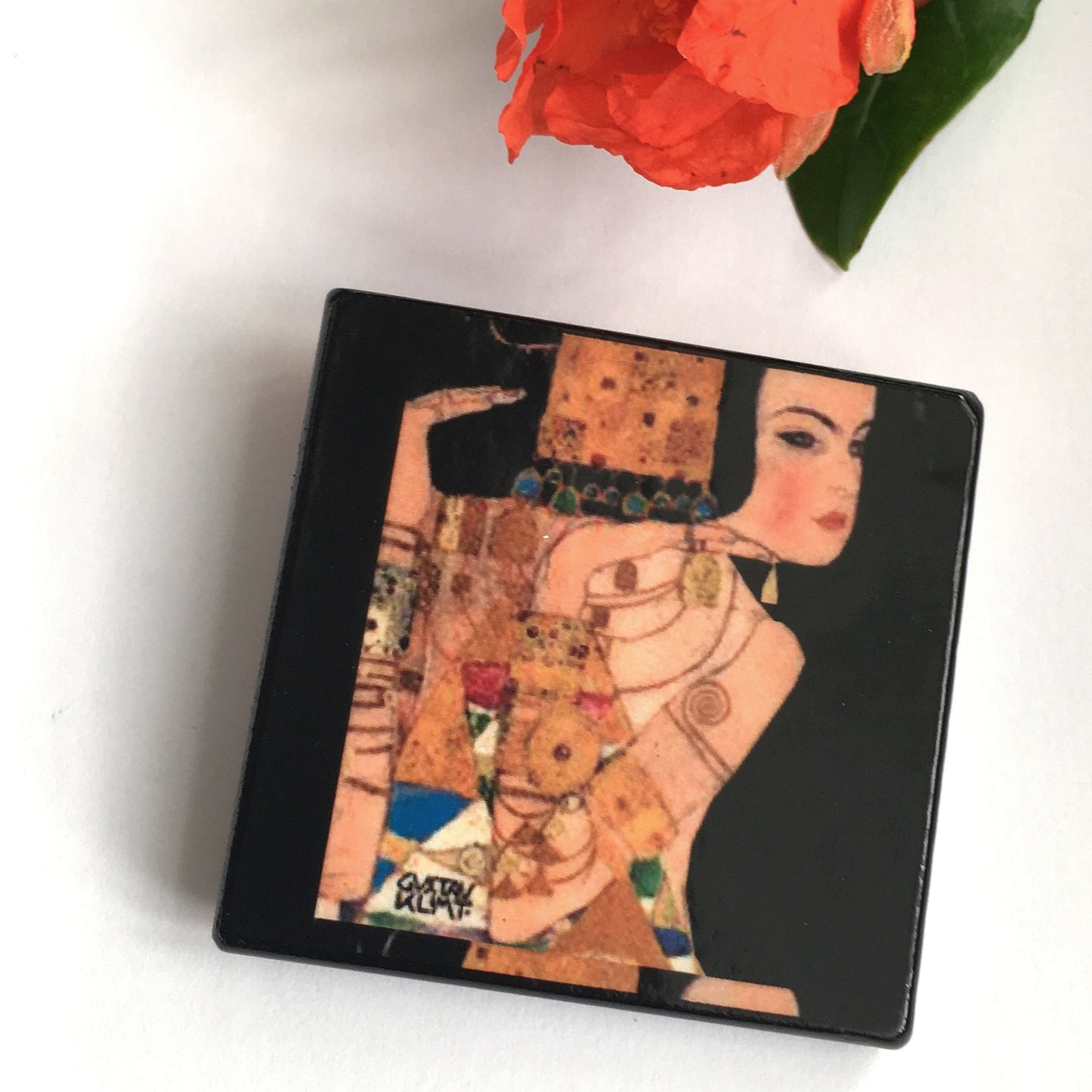 Let this sustainable statement art brooch harmonized your style with its art touch inspired by famous artist Gustav Klimt. Sustainable statement art brooch is a handmade decorative jewel created by Obljewellery. 