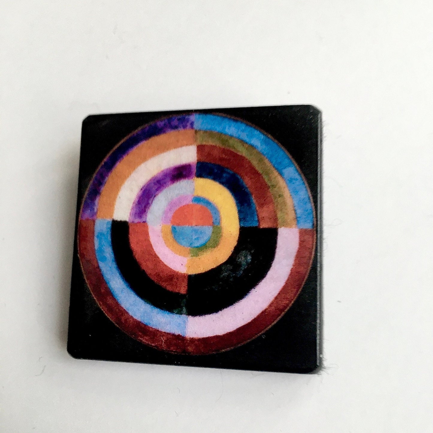 Museum-Inspired Sustainable Brooches Robert Delaunay, Disque Simultane statement brooch Obljewellery