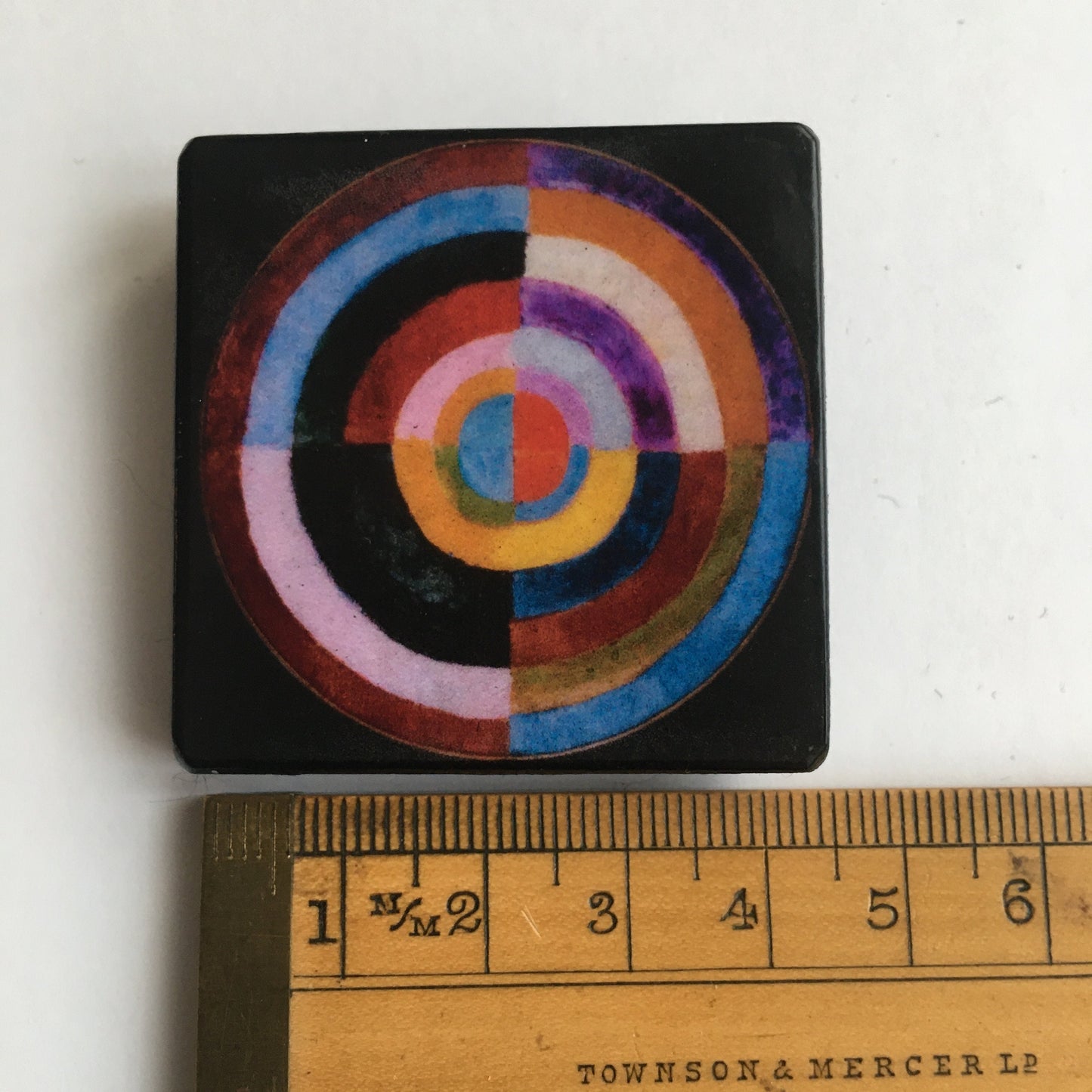 Museum-Inspired Sustainable Brooches Robert Delaunay, Disque Simultane statement brooch Obljewellery