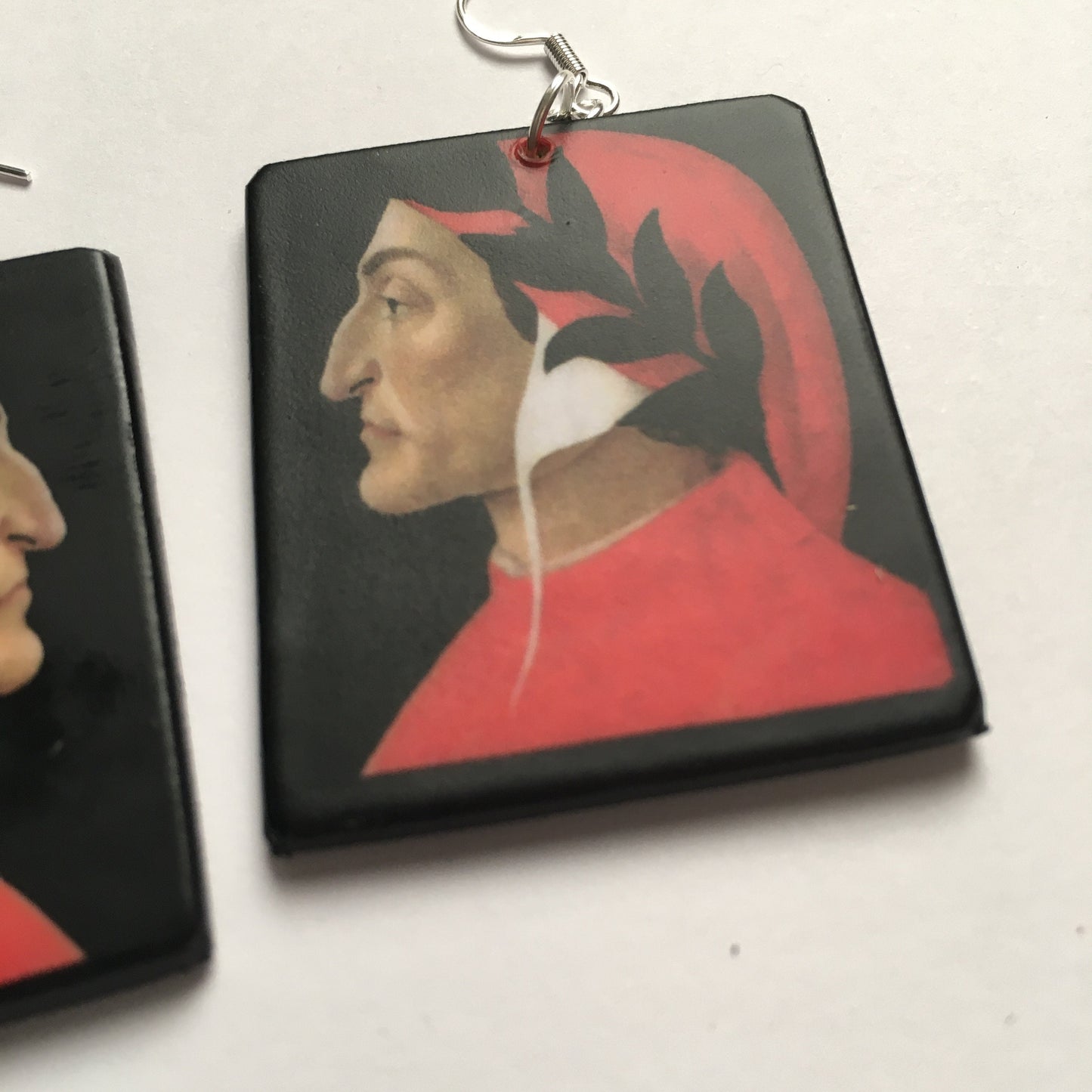 Botticelli artsy earrings. Dante Alighieri.