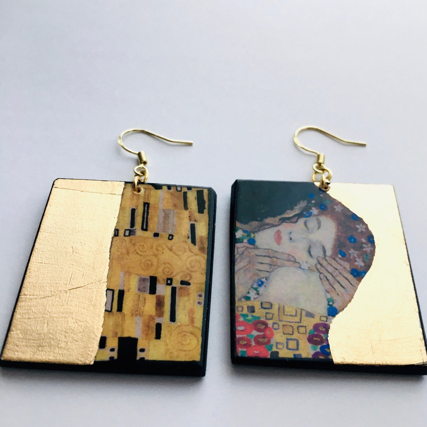 Gustave Klimt, the Kiss, art earrings. Engagement gift earrings. Symbol of love, Romantic gift earrings on wood with French gold leaf details. Statement gift earrings. The Kiss, one of the most famous paintings by Gustav Klimt,