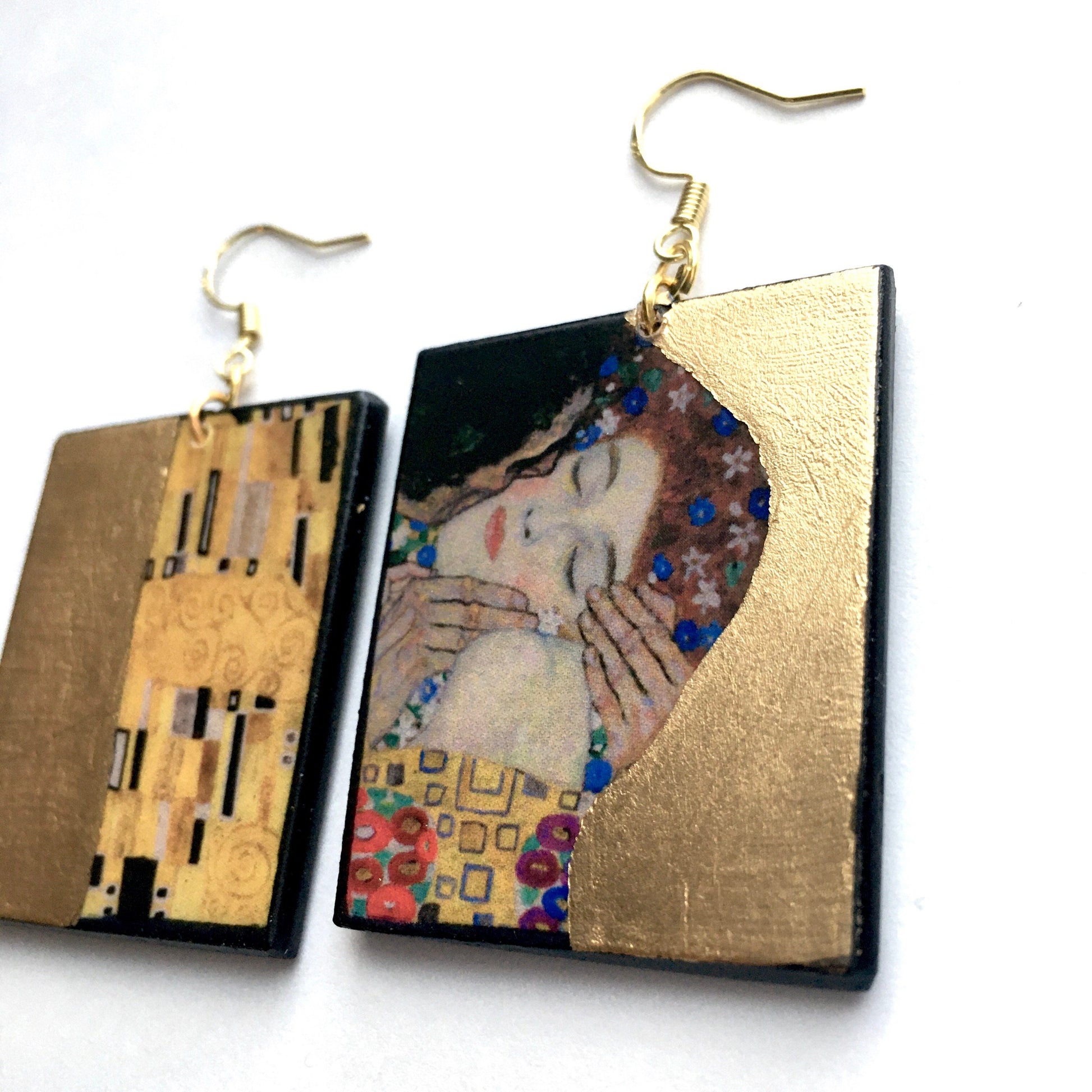 Gustave Klimt, the Kiss, art earrings. Engagement gift earrings. Symbol of love, Romantic gift earrings on wood with French gold leaf details. Statement gift earrings. The Kiss, one of the most famous paintings by Gustav Klimt,