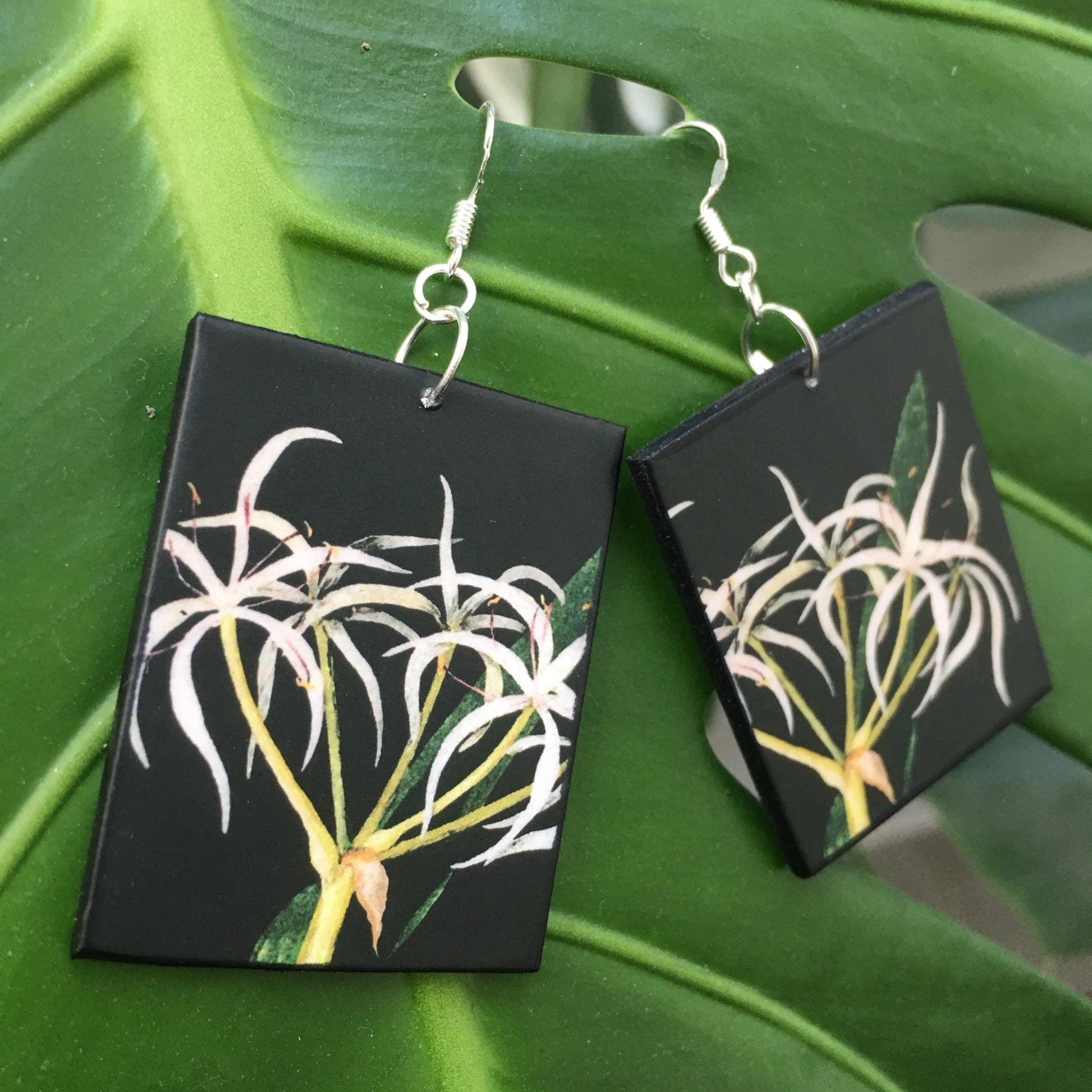 Sustainable wooden earrings inspired by Mary Delany with hypoallergenic sterling silver hooks. These lightweight and charming white flowers earrings are the artsy gift for every occasion,