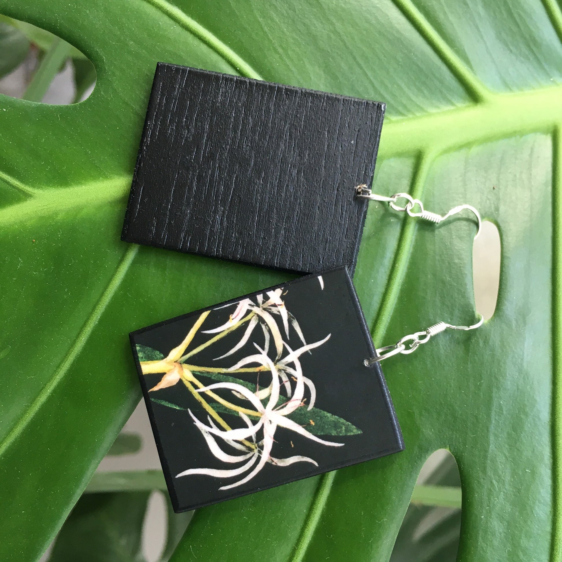 Museum-Inspired Sustainable Earrings Mary Delany white flowers earrings. Mother day gift Obljewellery