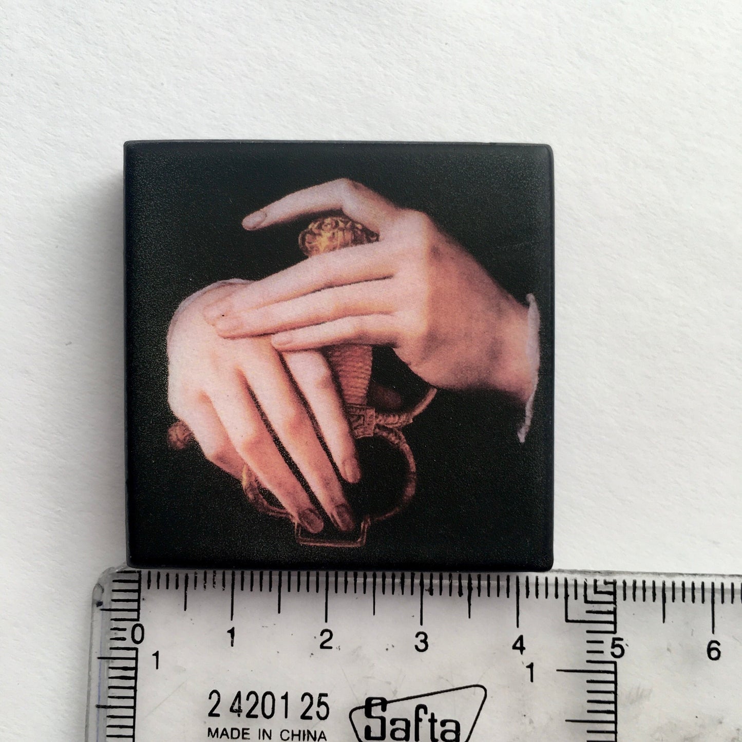 Museum-Inspired Sustainable Brooches Art Brooch inspired by Agnolo Bronzino hands detail Obljewellery