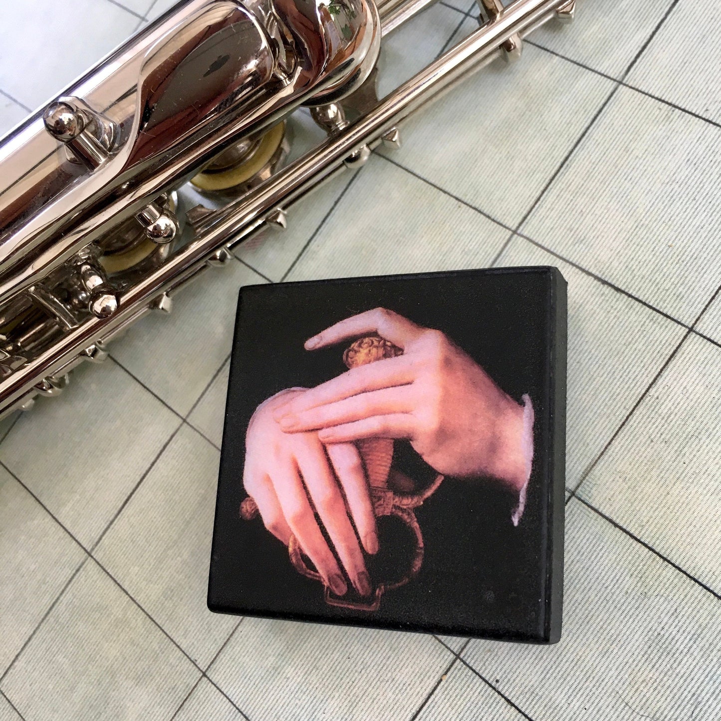 Museum-Inspired Sustainable Brooches Art Brooch inspired by Agnolo Bronzino hands detail Obljewellery