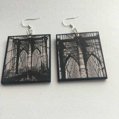 Museum-Inspired Sustainable Earrings Brooklyn Bridge, artsy earrings gift. Sustainable wood and silver hooks. Obljewellery