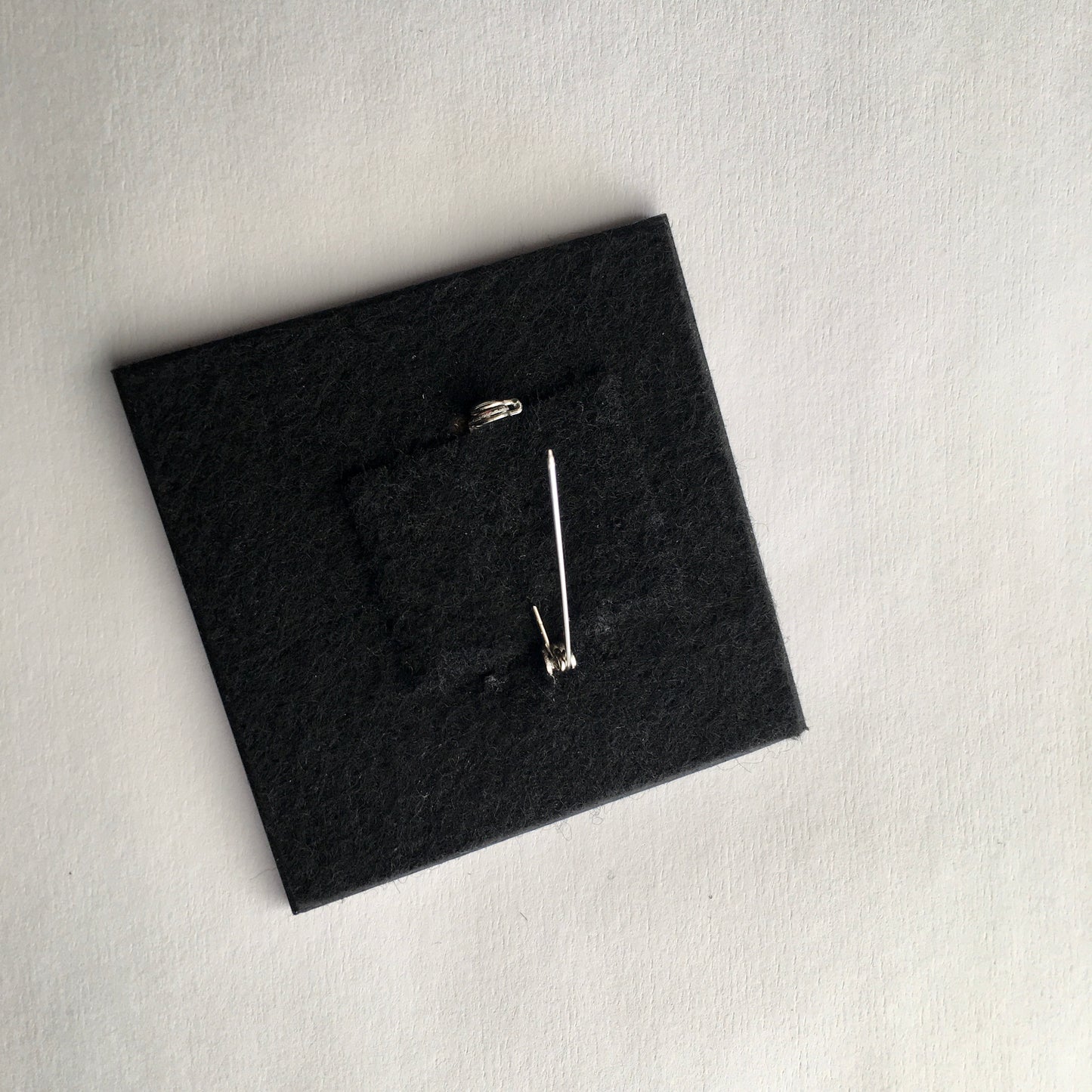 Museum-Inspired Sustainable Brooches Robert Delaunay statement brooch Obljewellery