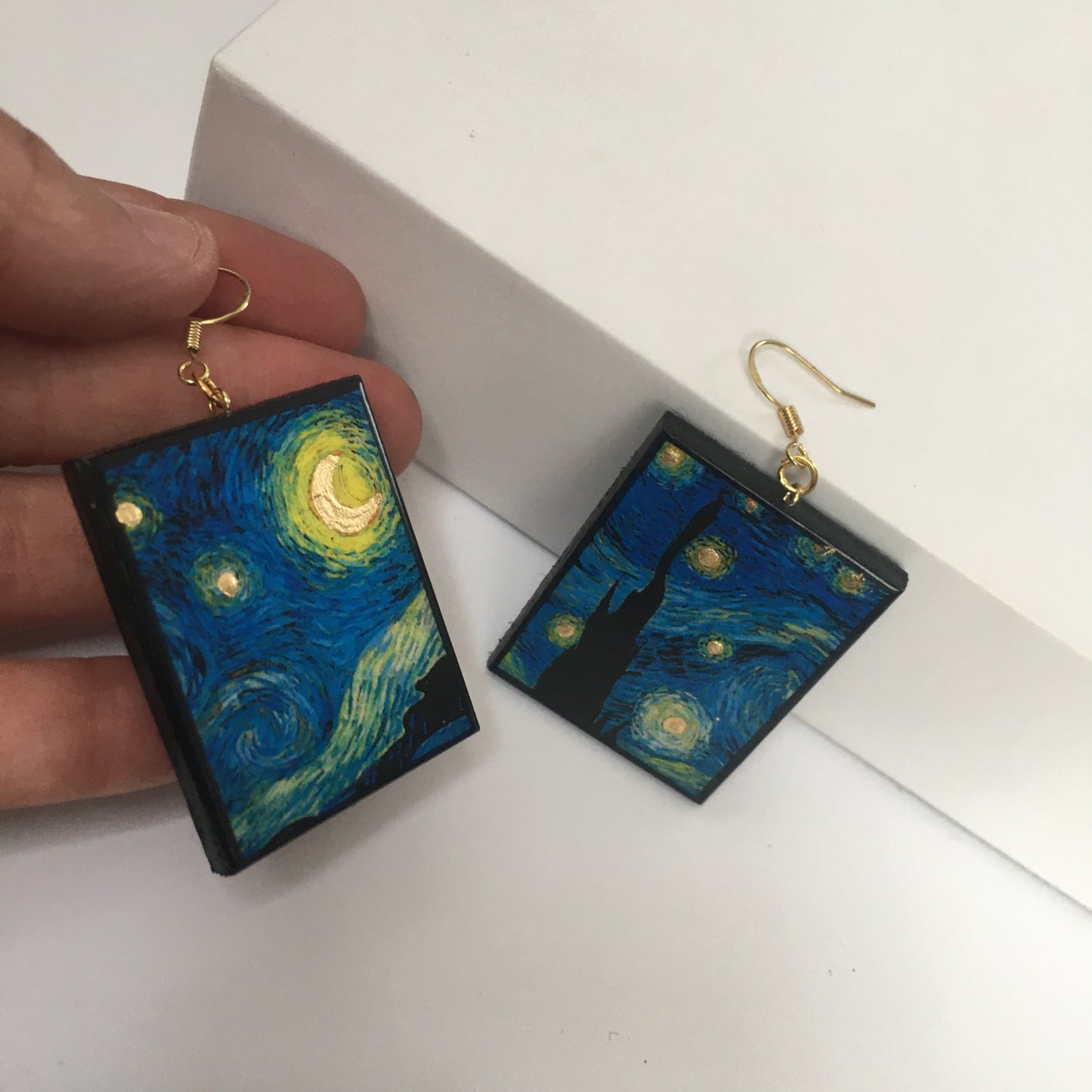 Earrings shaped rectangular with some art details in gold leaf inspired by Vincent Van Gogh's "Starry Night" painting. Blue sky and gold little stars dangle earrings in sustainable wood. Handmade by Obljewellery