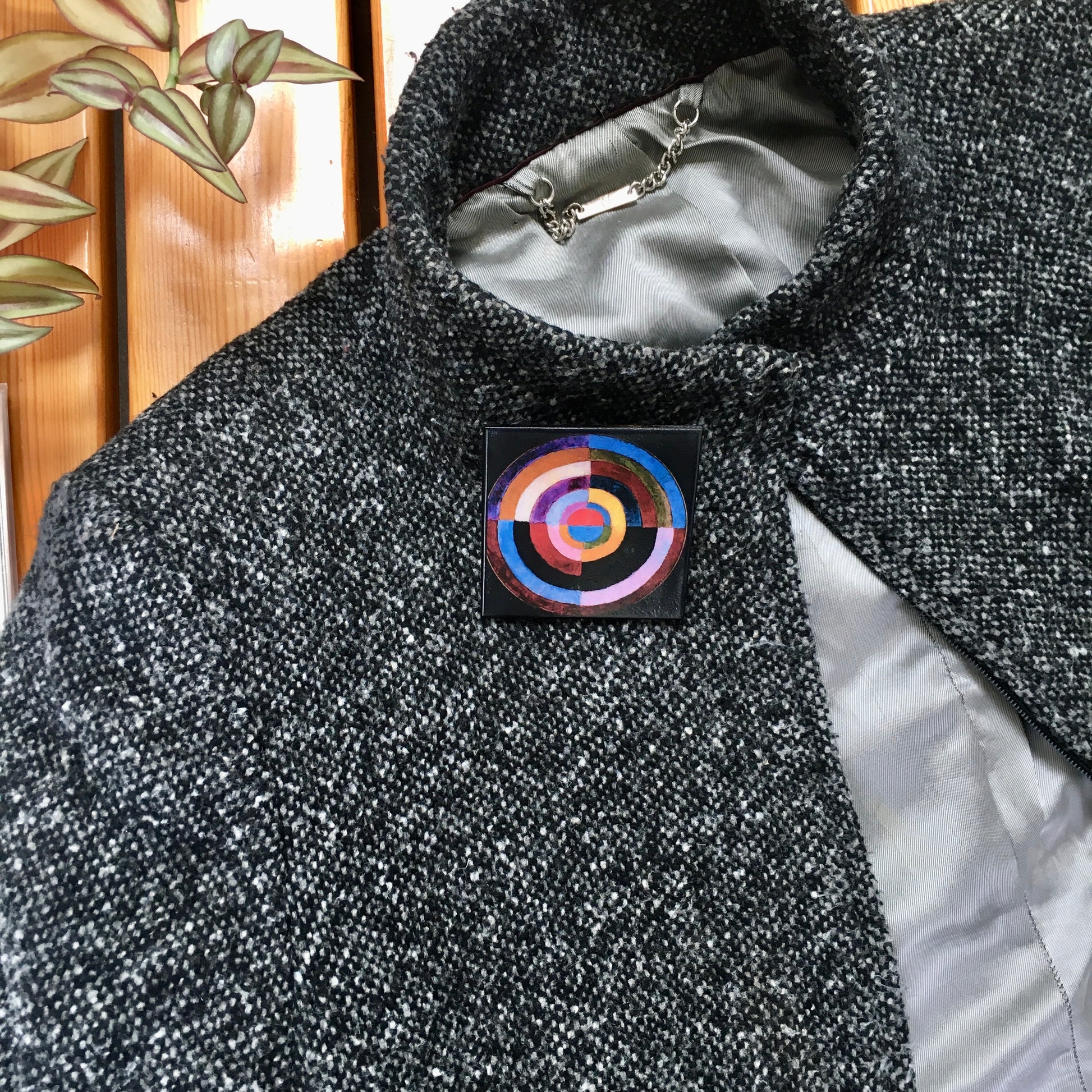 Museum-Inspired Sustainable Brooches Robert Delaunay, Primer Disque big brooch. Obljewellery
