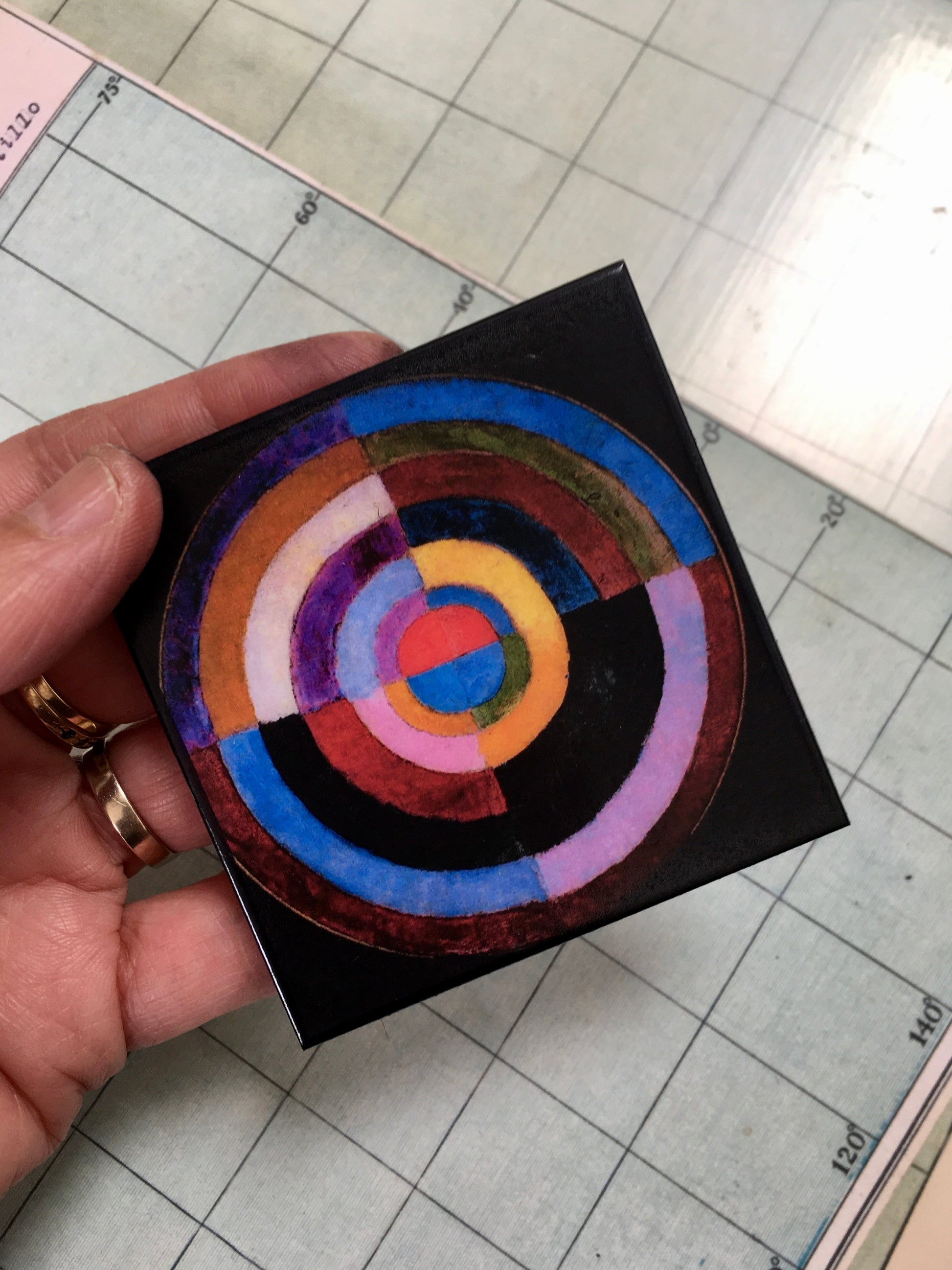 Museum-Inspired Sustainable Brooches Robert Delaunay, Primer Disque big brooch. Obljewellery