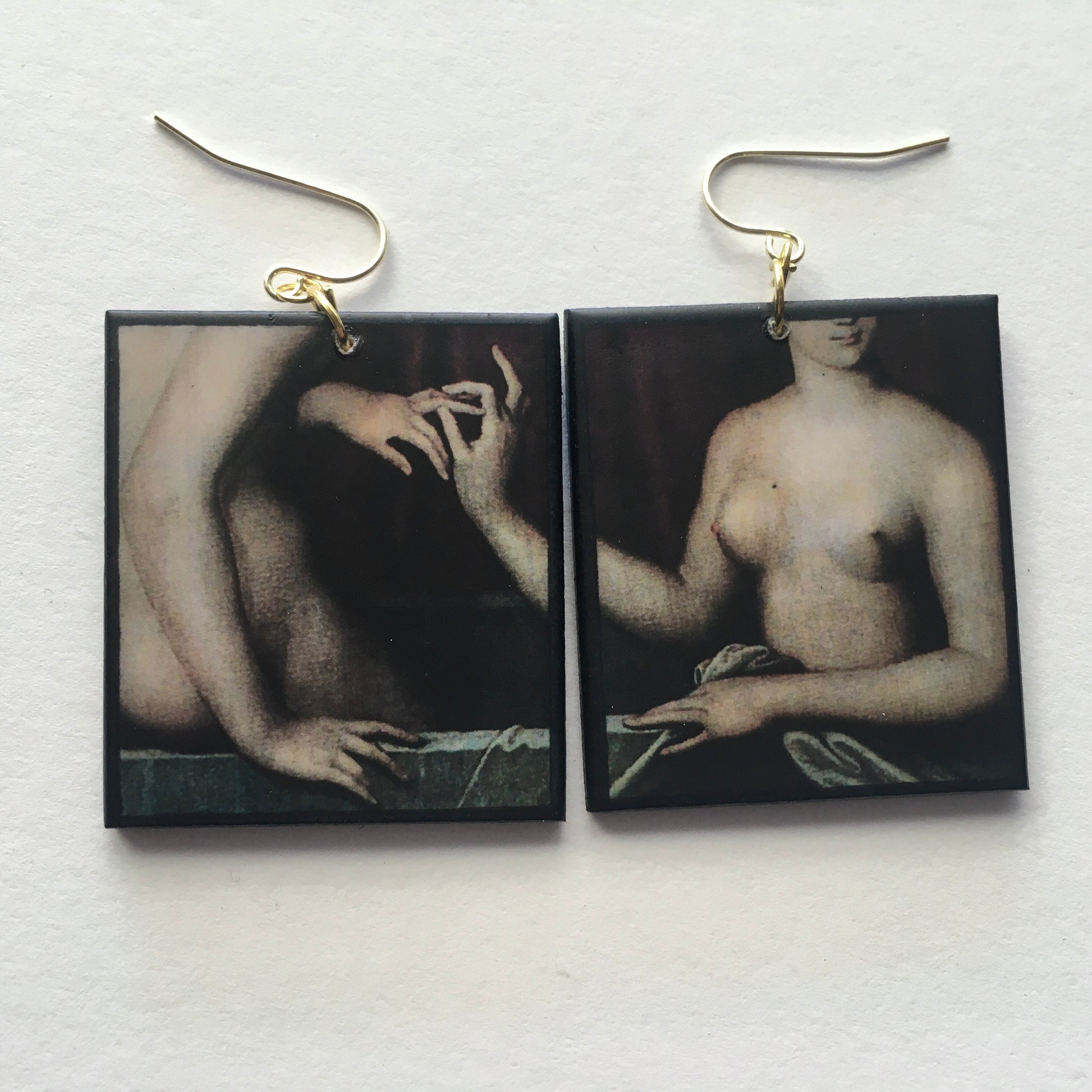 Sensual art detail earrings handmade from sustainable wood by Obljewellery. The detail comes from a painting by Ecole de Fontainebleau, two necked women engagement ring moment.