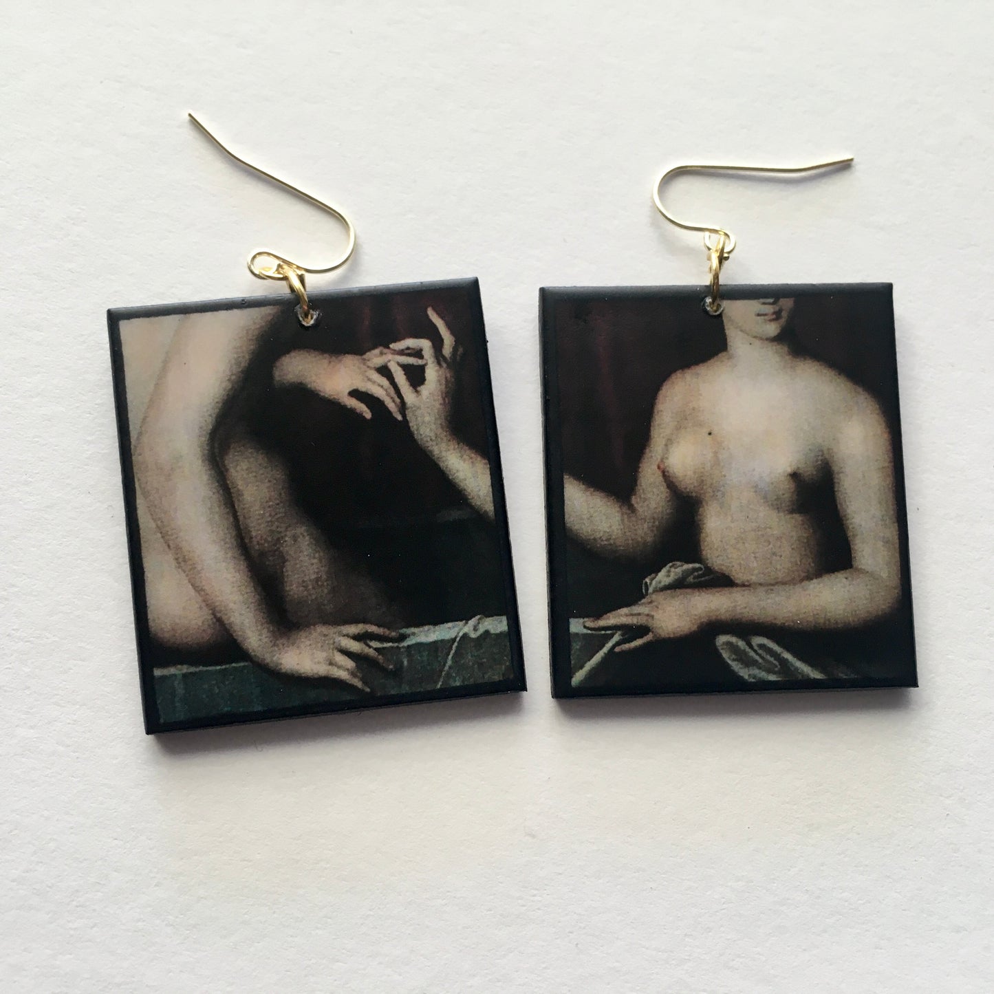 Sensual art detail earrings handmade from sustainable wood by Obljewellery. The detail comes from a painting by Ecole de Fontainebleau, two necked women engagement ring moment.