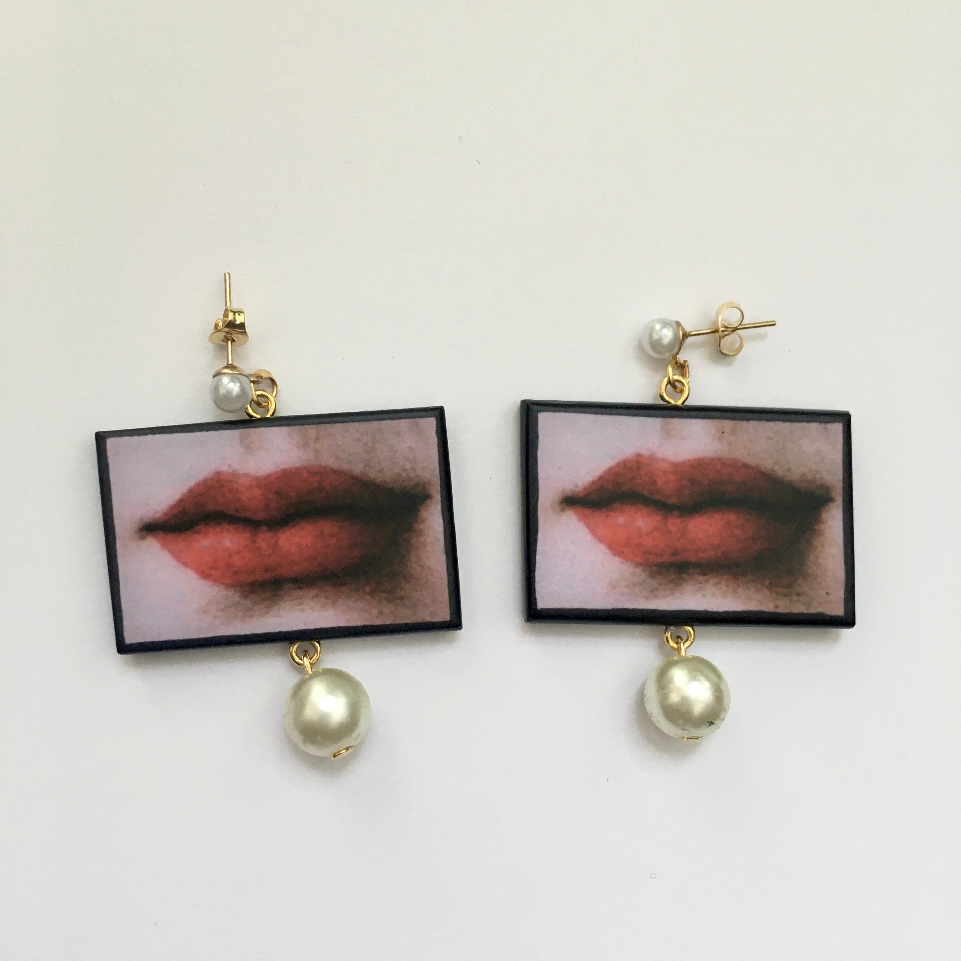 Museum-Inspired Sustainable Earrings Lips earrings with pearls Obljewellery